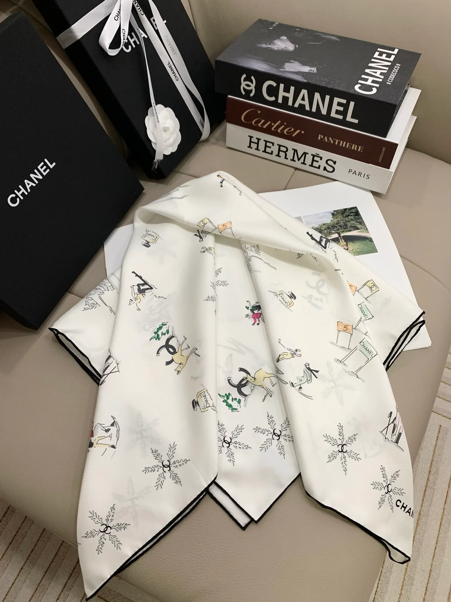 Платки Chanel 18574529