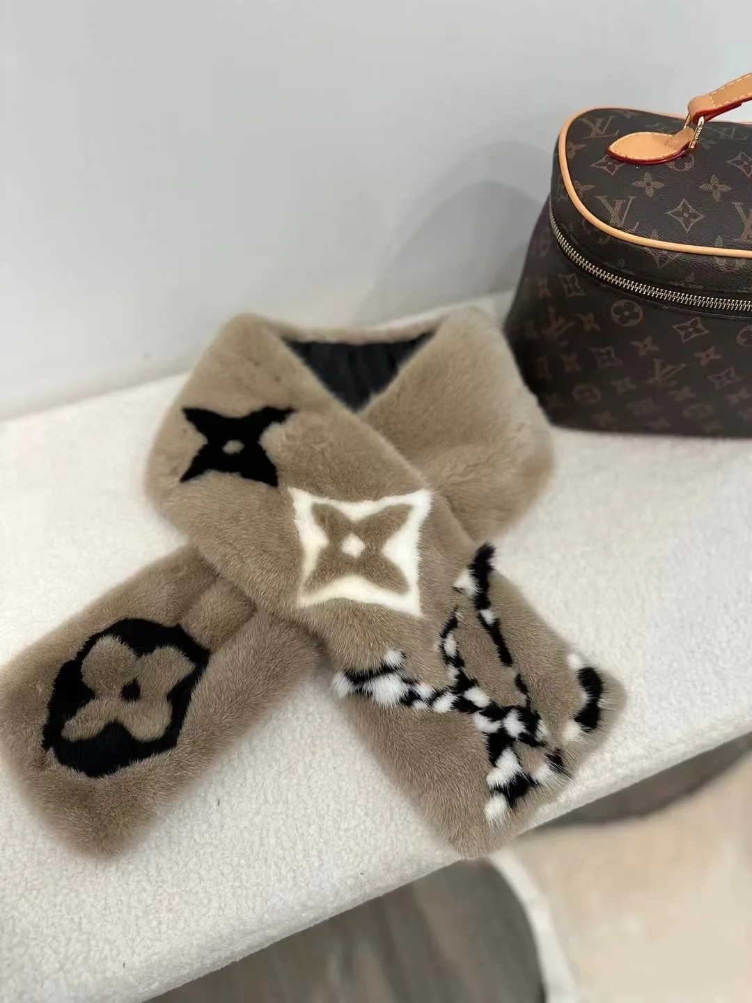 Шарфы Louis Vuitton 1065910