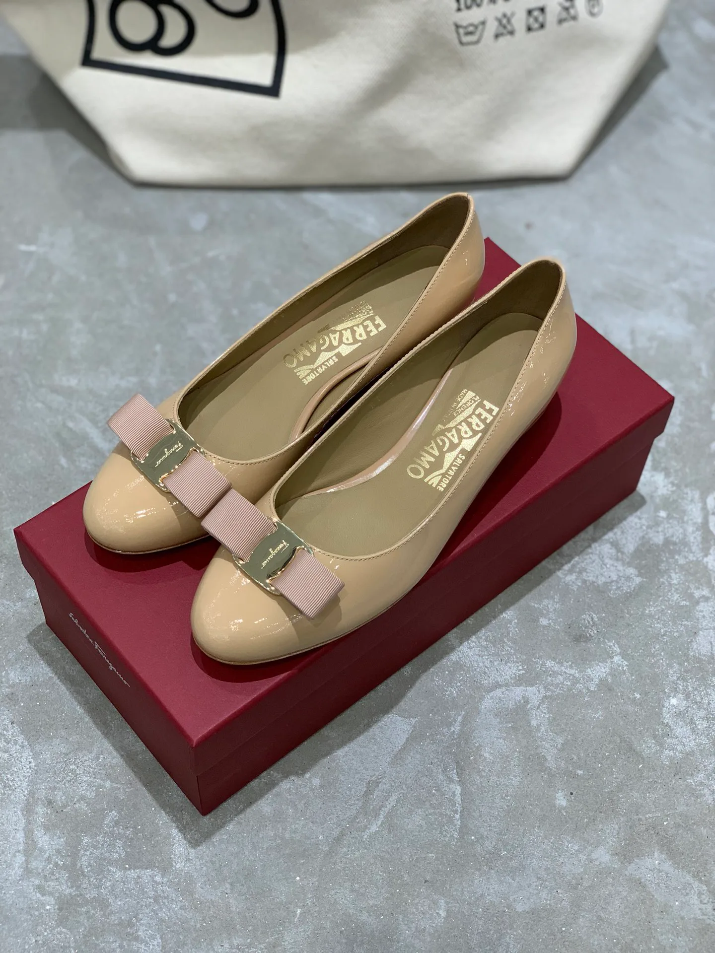 Балетки Женские Salvatore Ferragamo 18340674