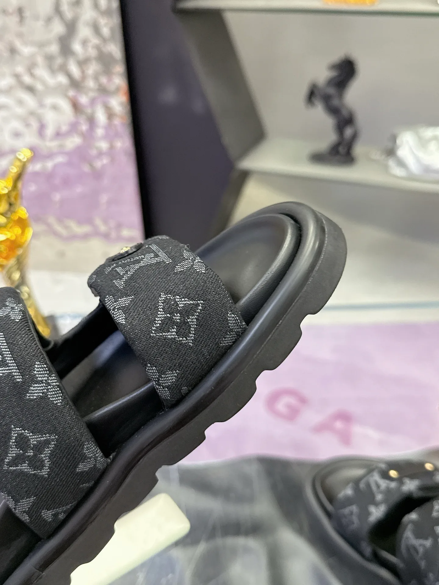 Шлепанцы Женские Louis Vuitton 17530464