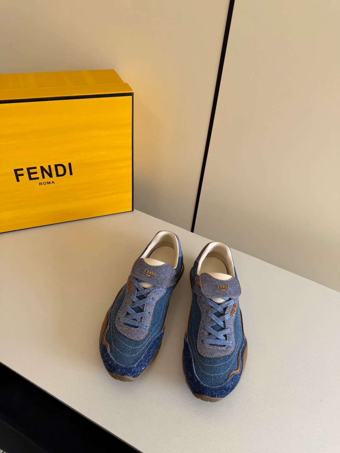 Кроссовки Женские Fendi 229947