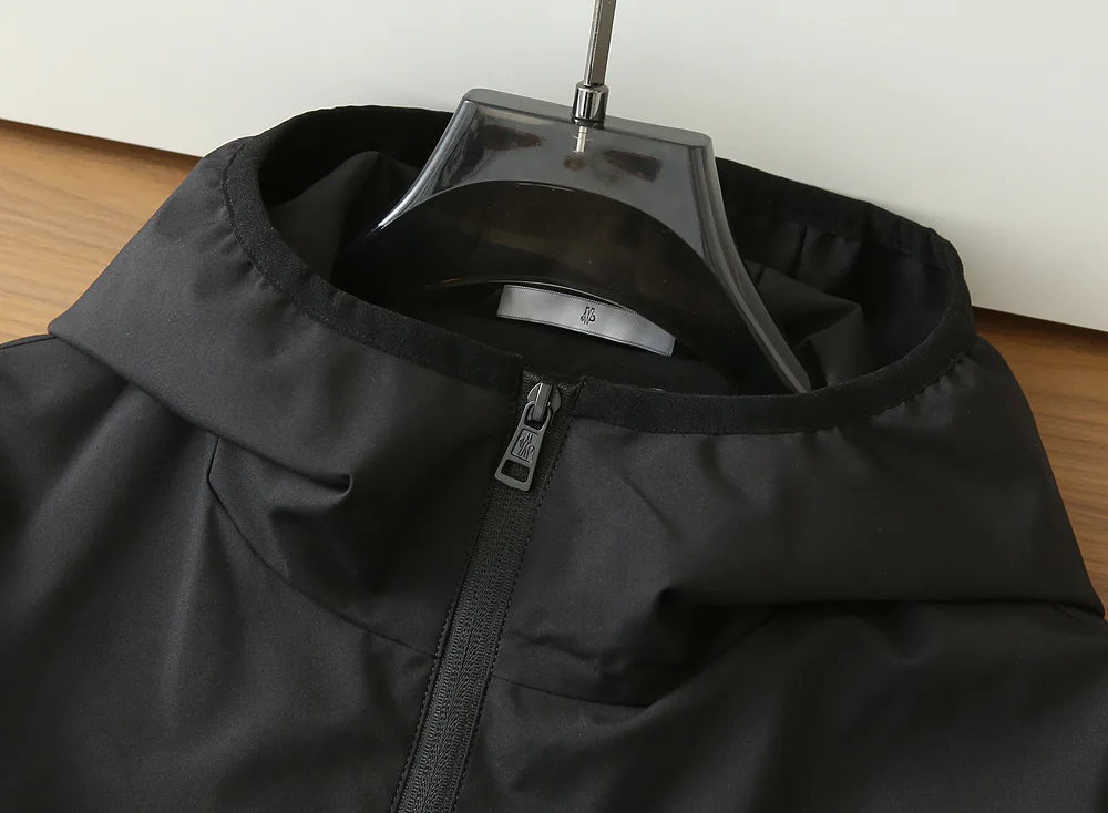 Куртки И Пуховики Мужские Moncler 17410579