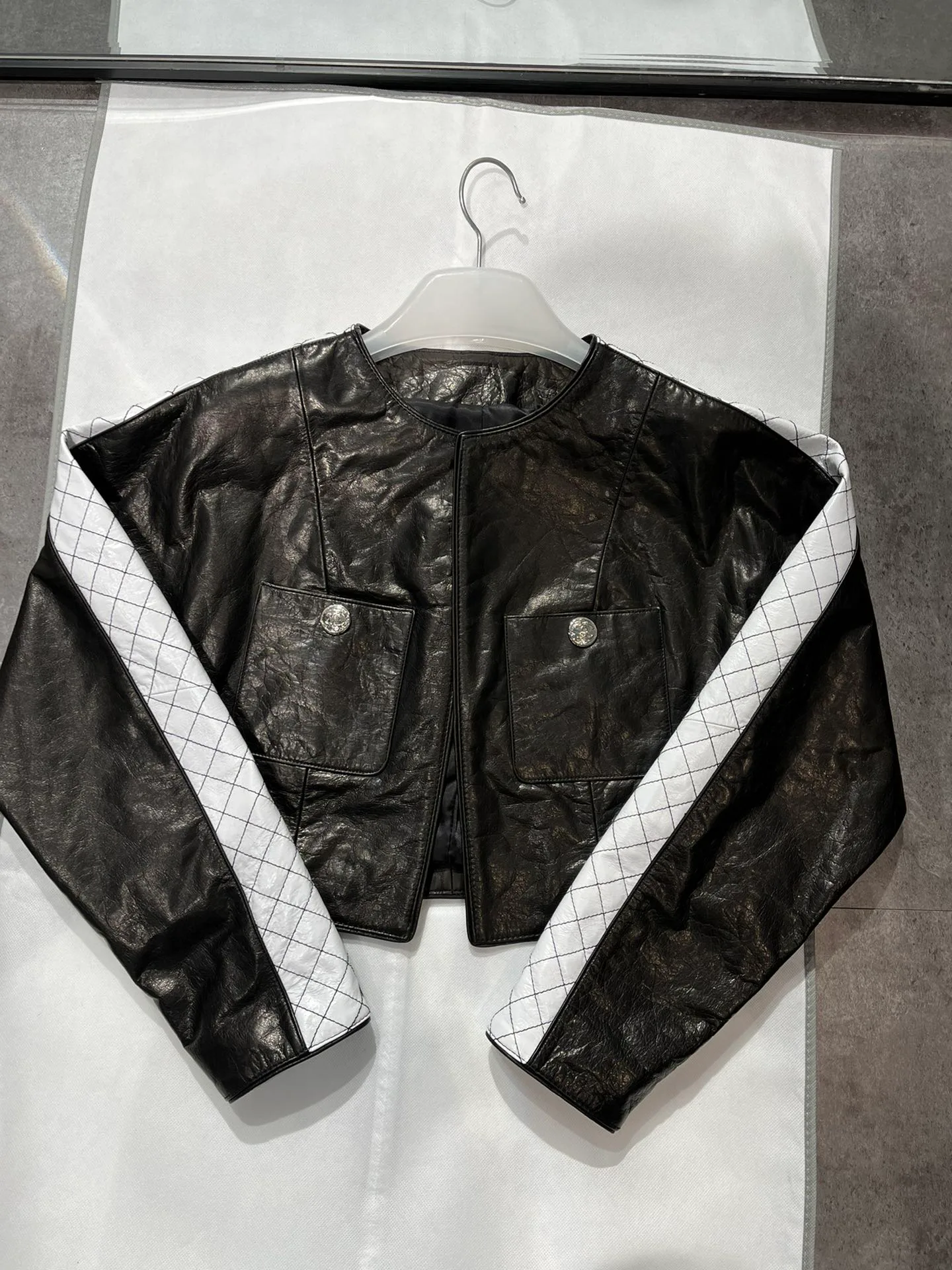 Кожаные Куртки И Дублёнки Мужские Chanel 10088595