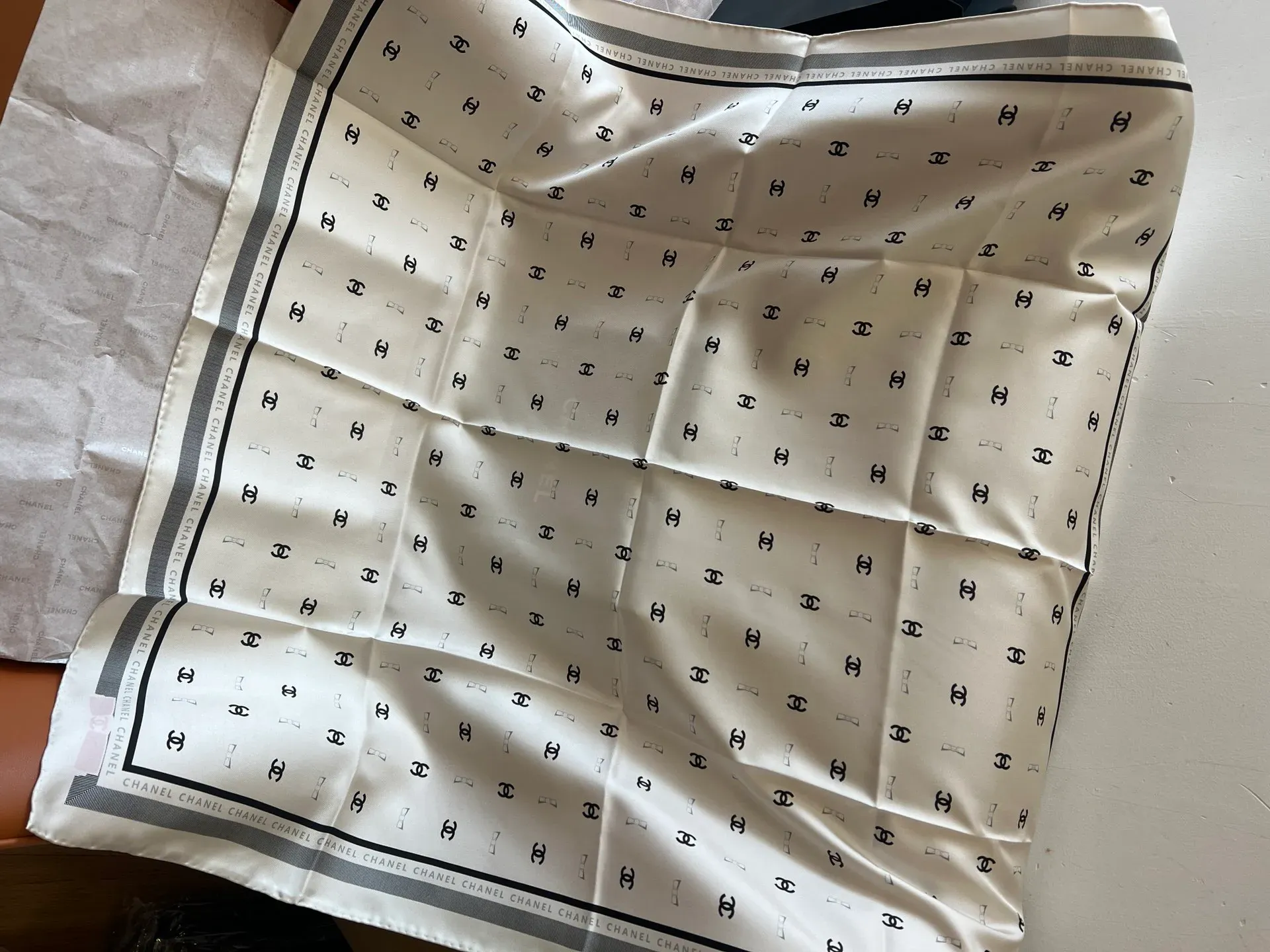 Платки Chanel 4775401