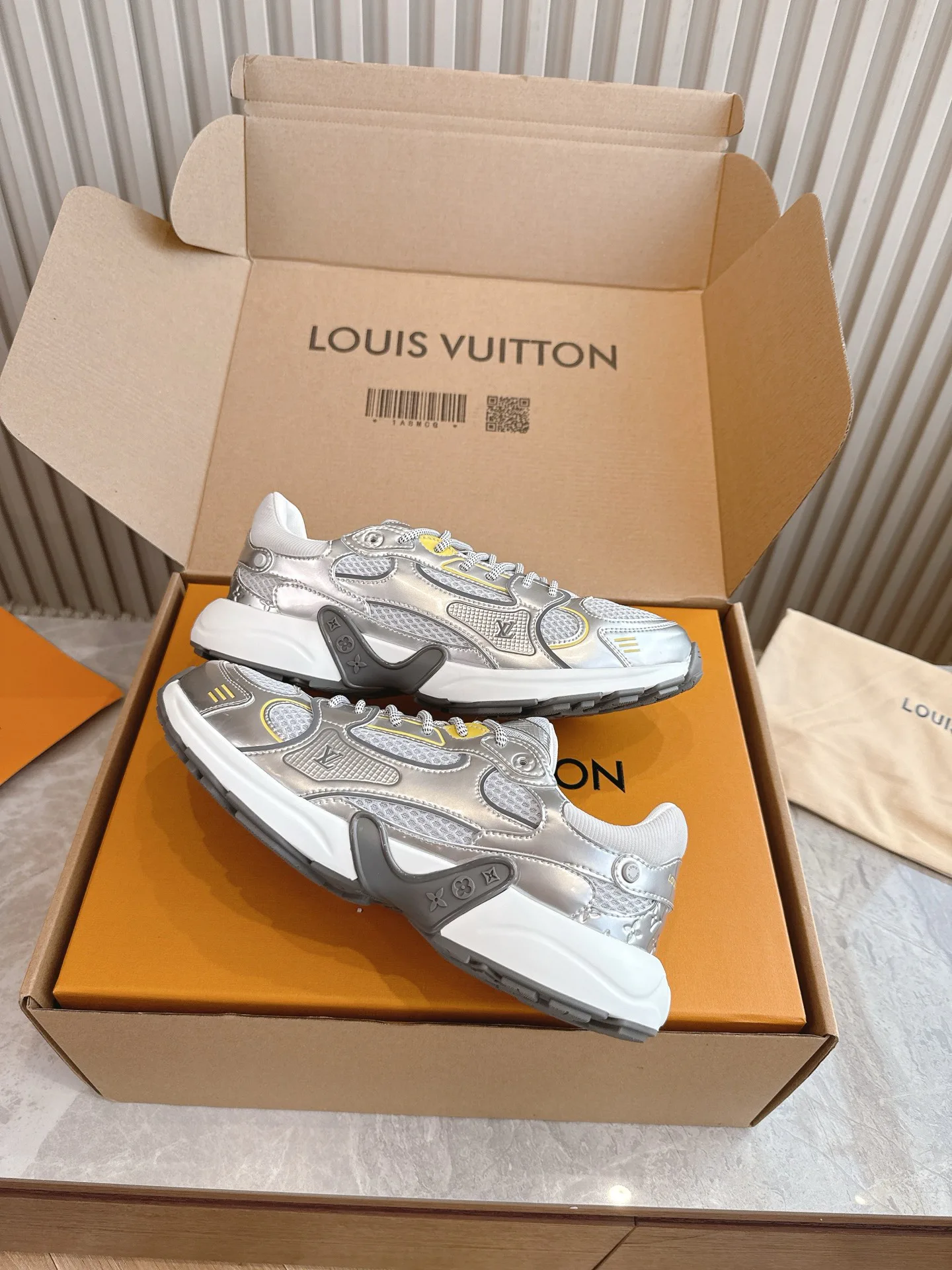 Кроссовки Мужские Louis Vuitton 8979802
