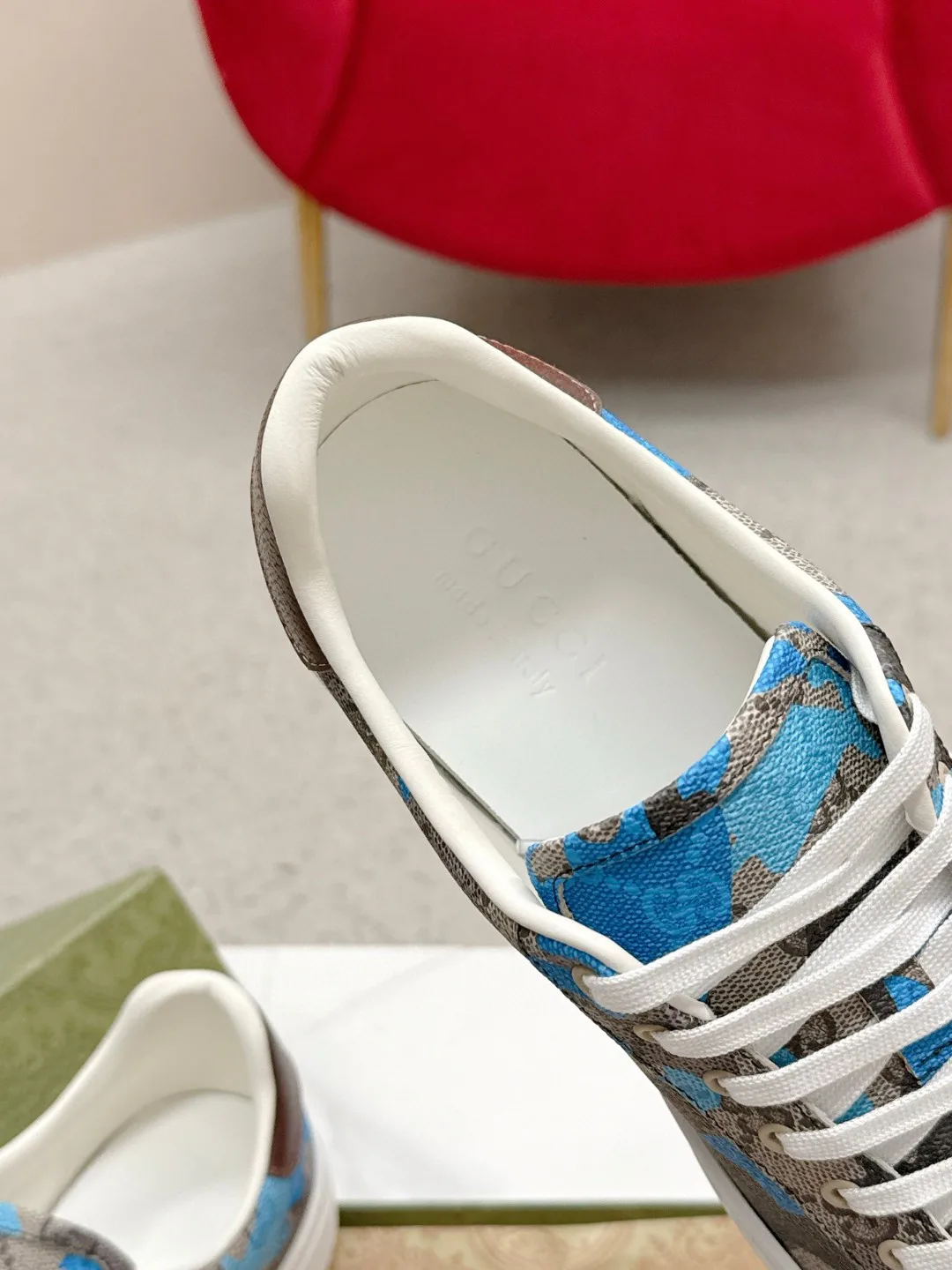 Кроссовки Женские Gucci 17620478