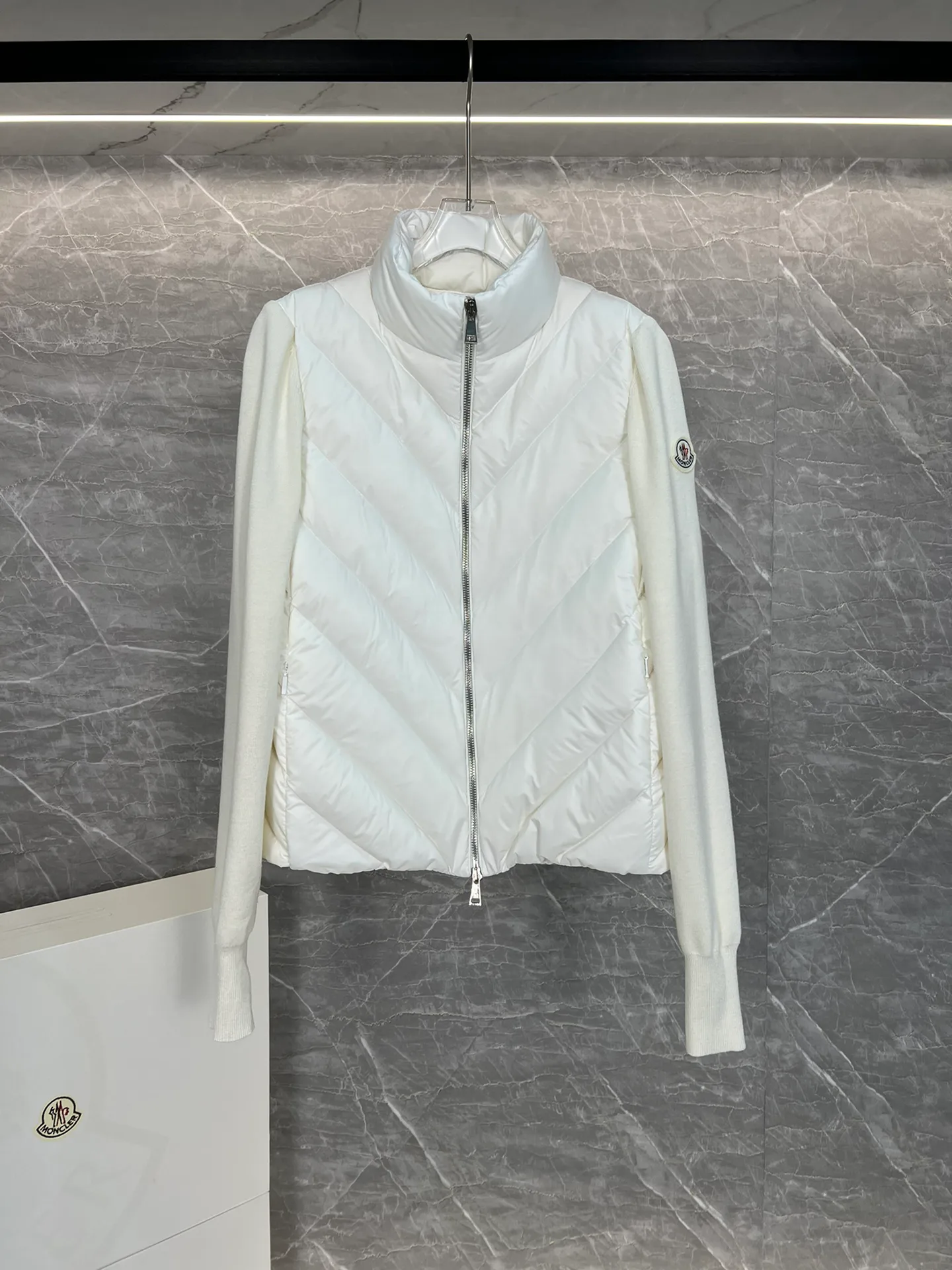 Куртки И Пуховики Женские Moncler 18599773