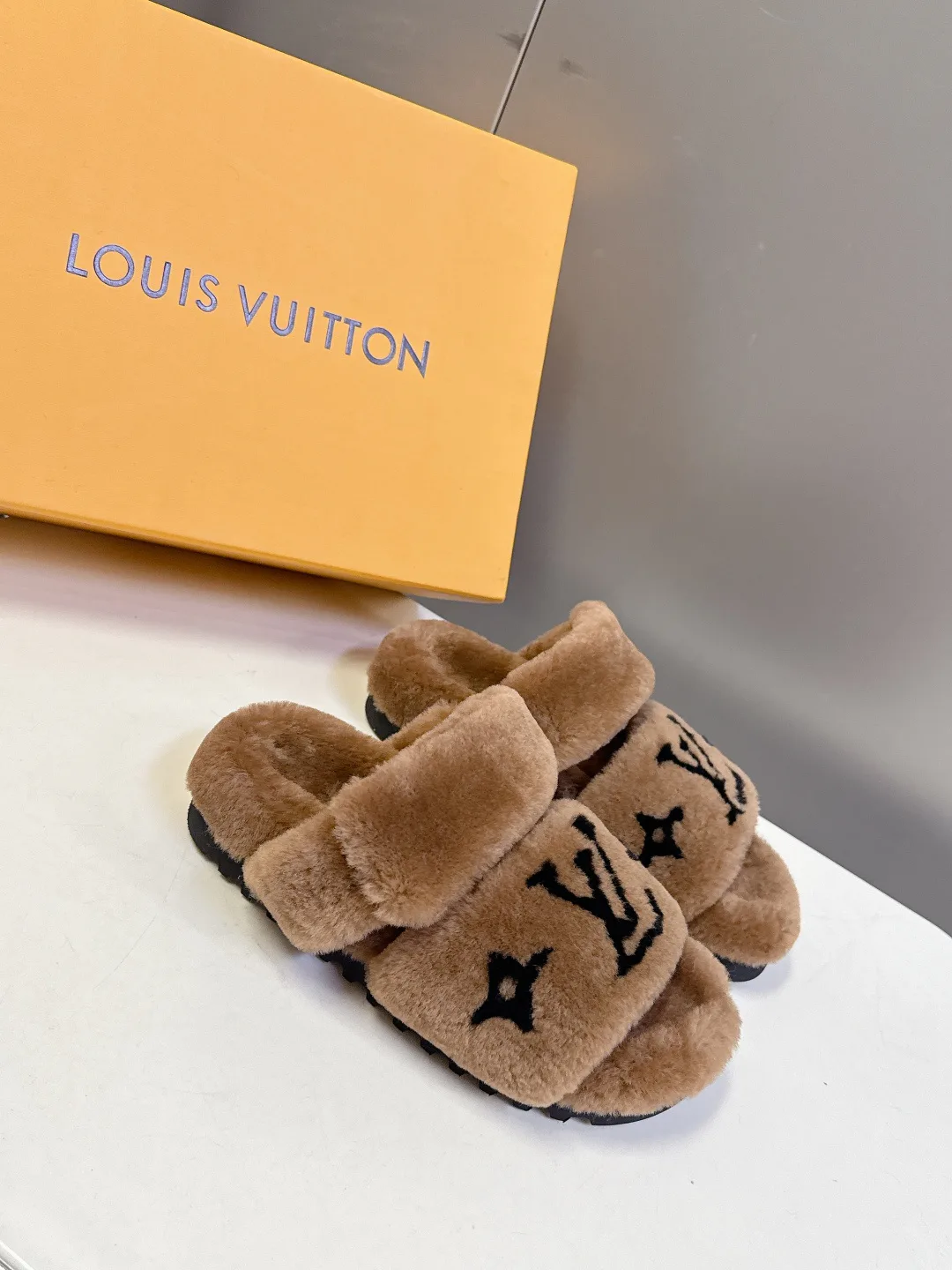 Тапочки Женские Louis Vuitton 736311