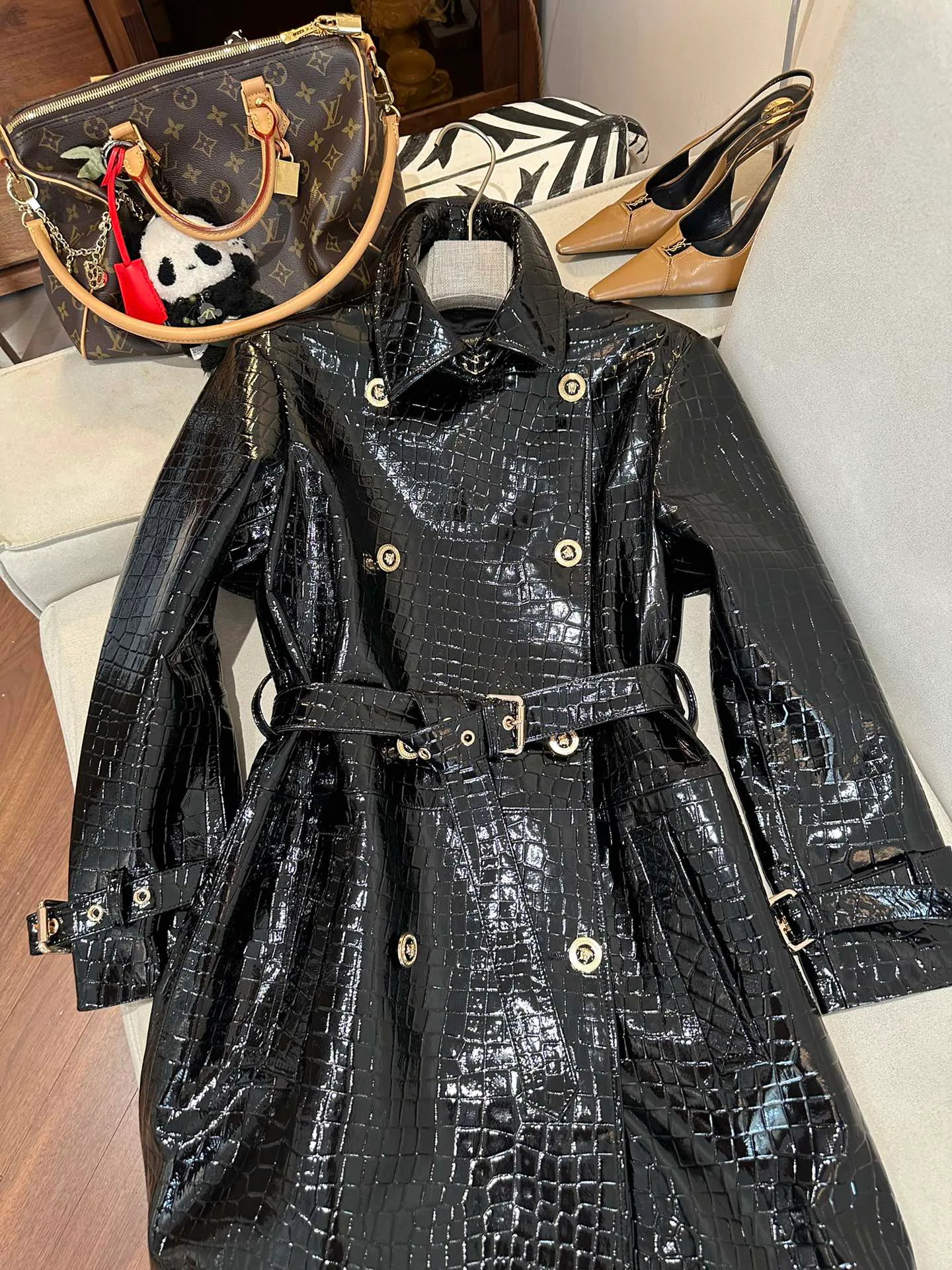 Кожаные Куртки И Дублёнки Женские Versace 11679696
