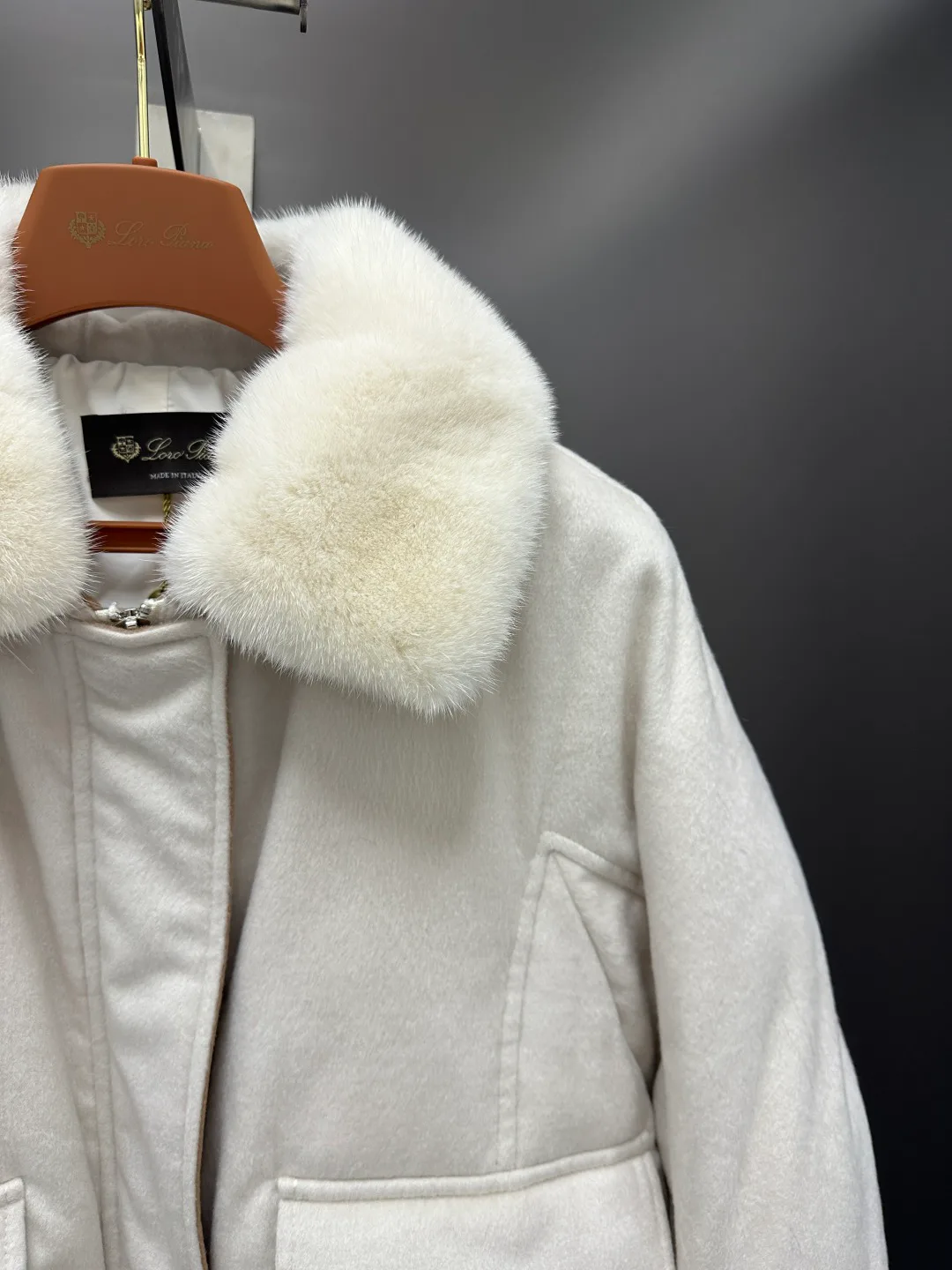 Куртки И Пуховики Женские Loro Piana 18702456