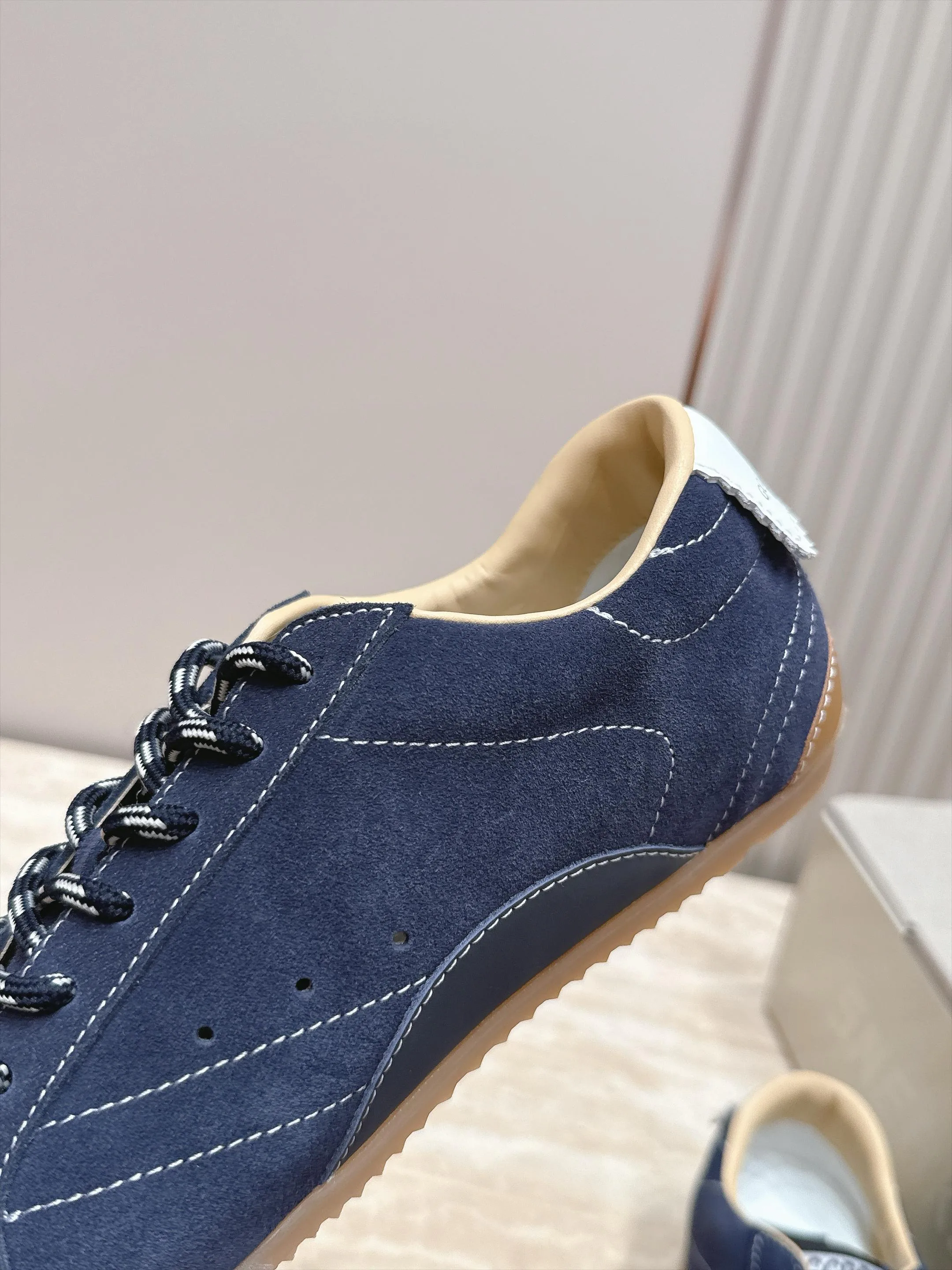 Кроссовки Женские Golden Goose 18420765