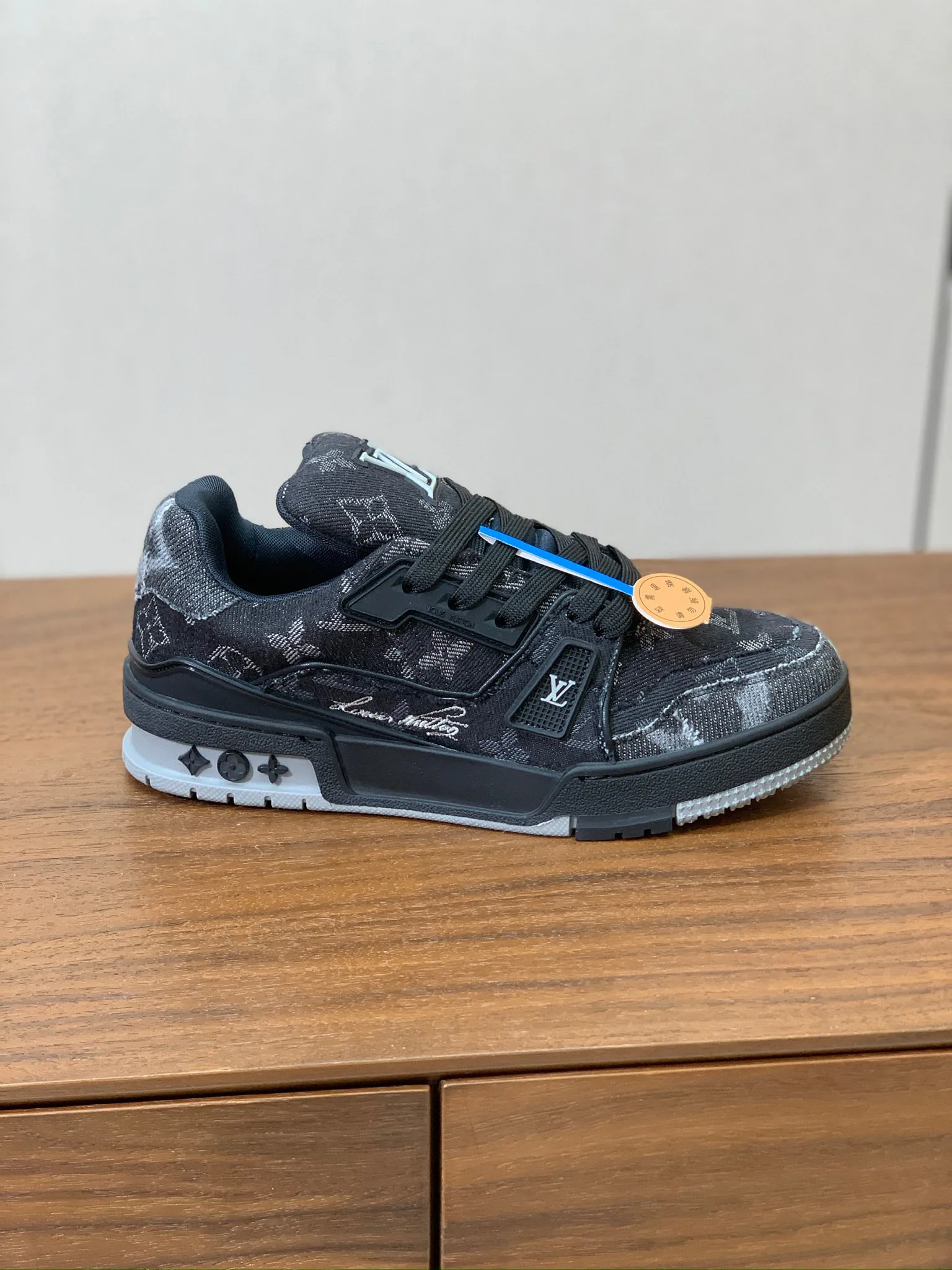 Кроссовки Женские Louis Vuitton 10236197