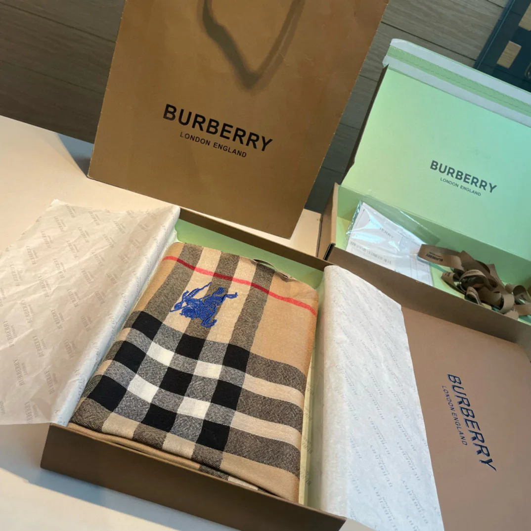Шарфы Burberry 4470