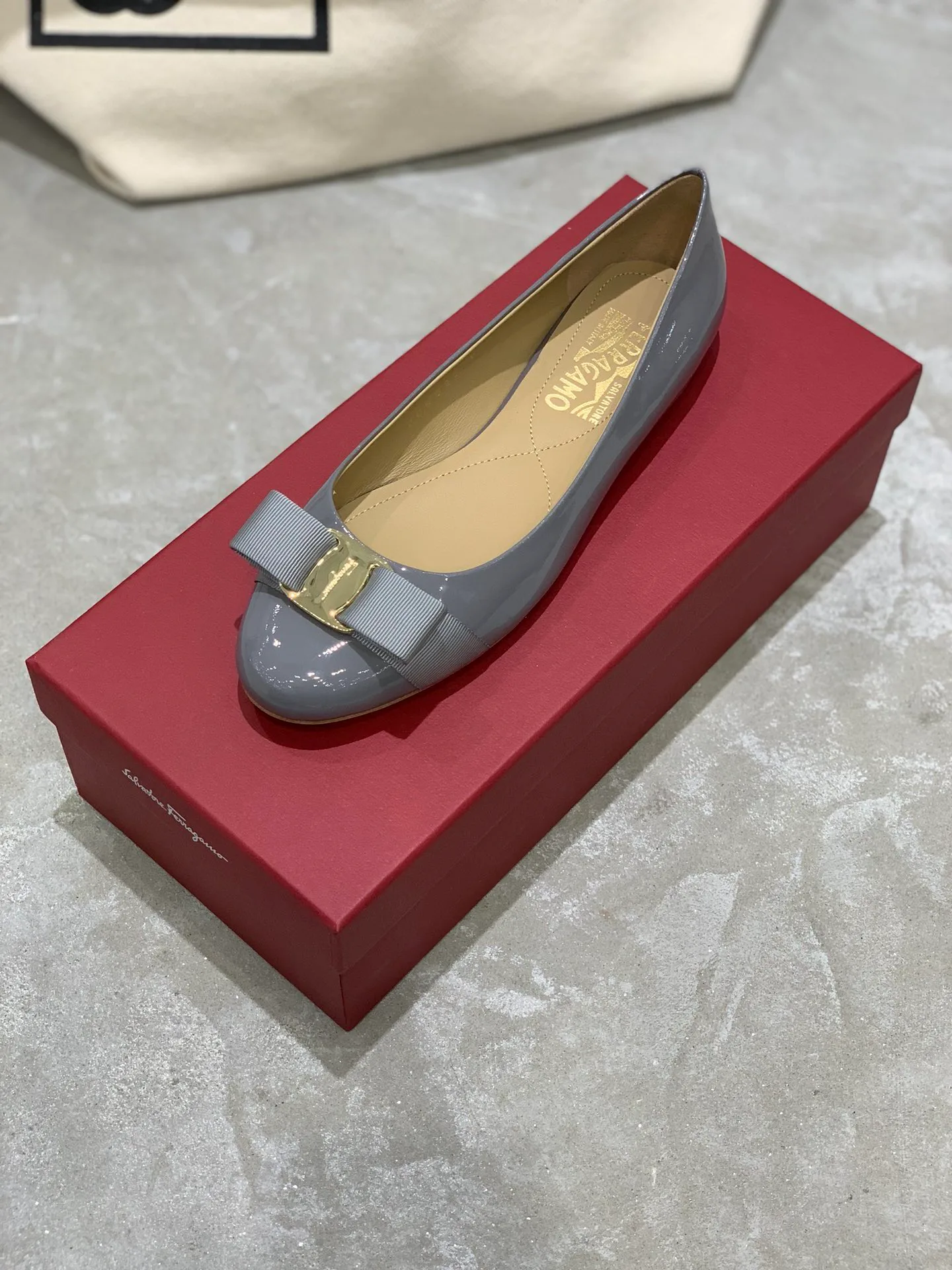 Балетки Женские Salvatore Ferragamo 18340640