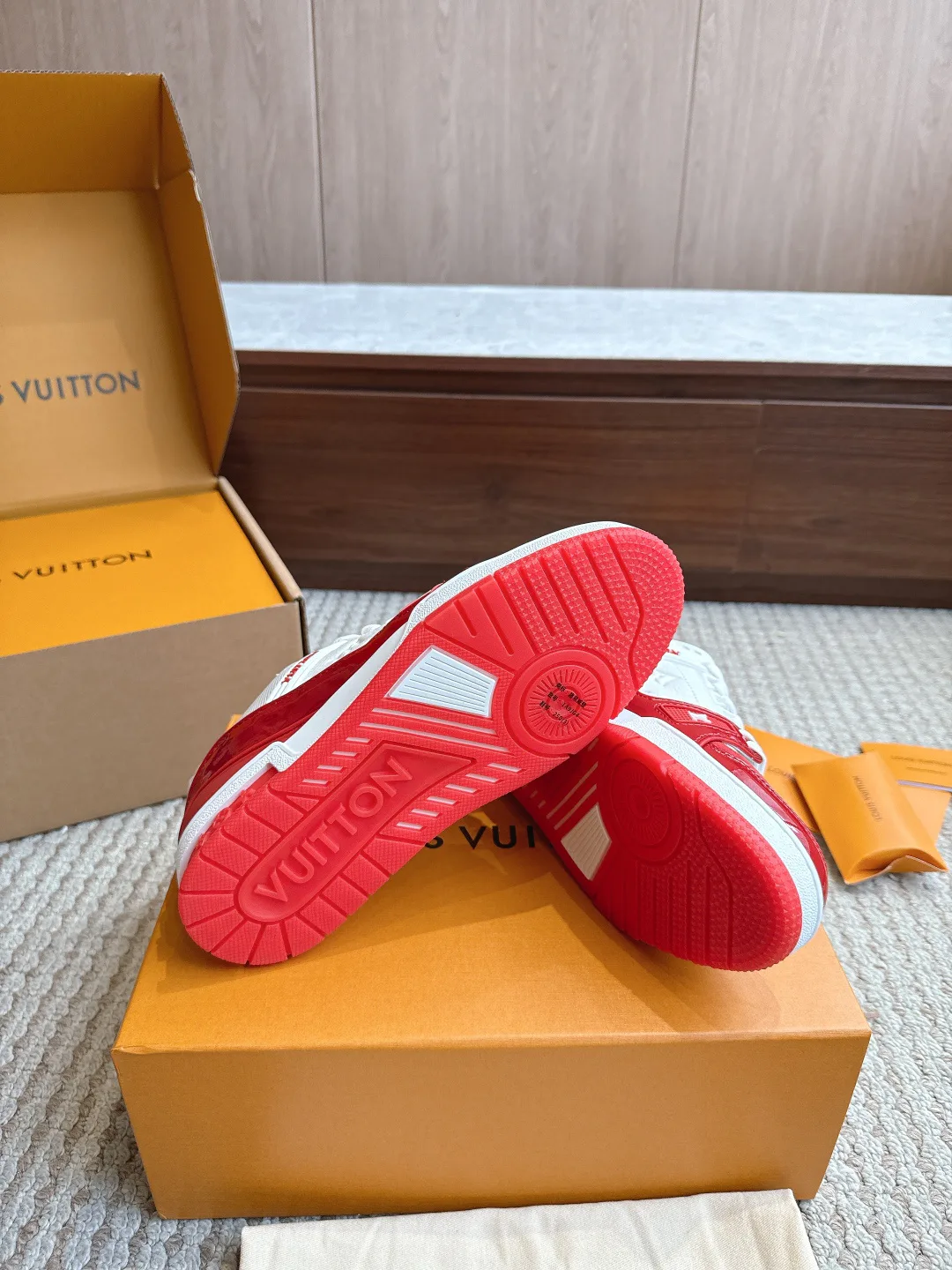 Кроссовки Женские Louis Vuitton 3237976
