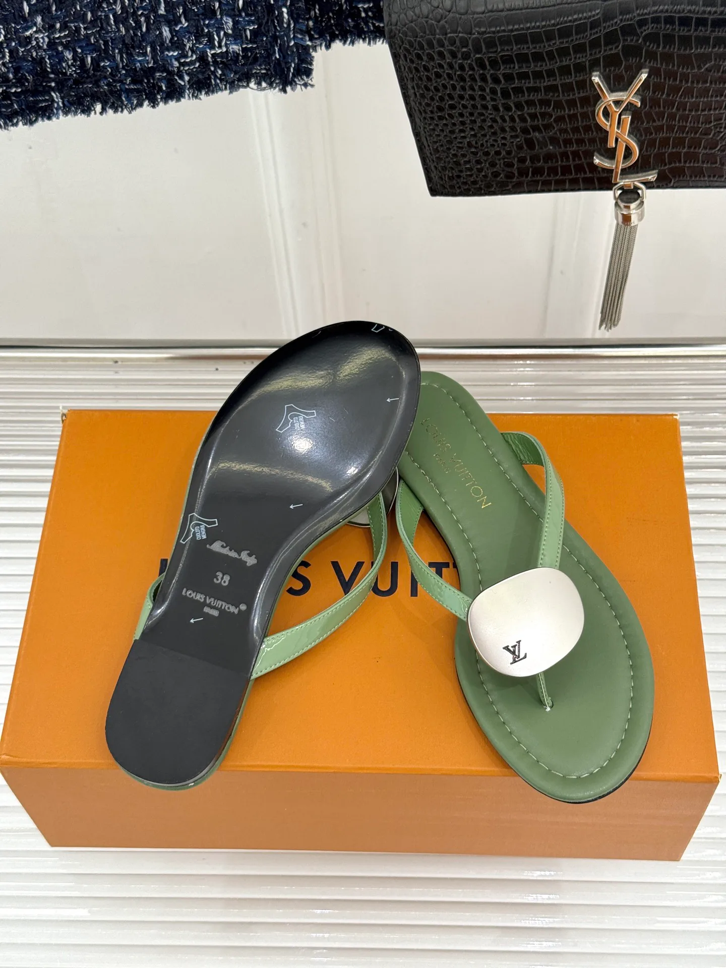Шлепанцы Женские Louis Vuitton 17596994