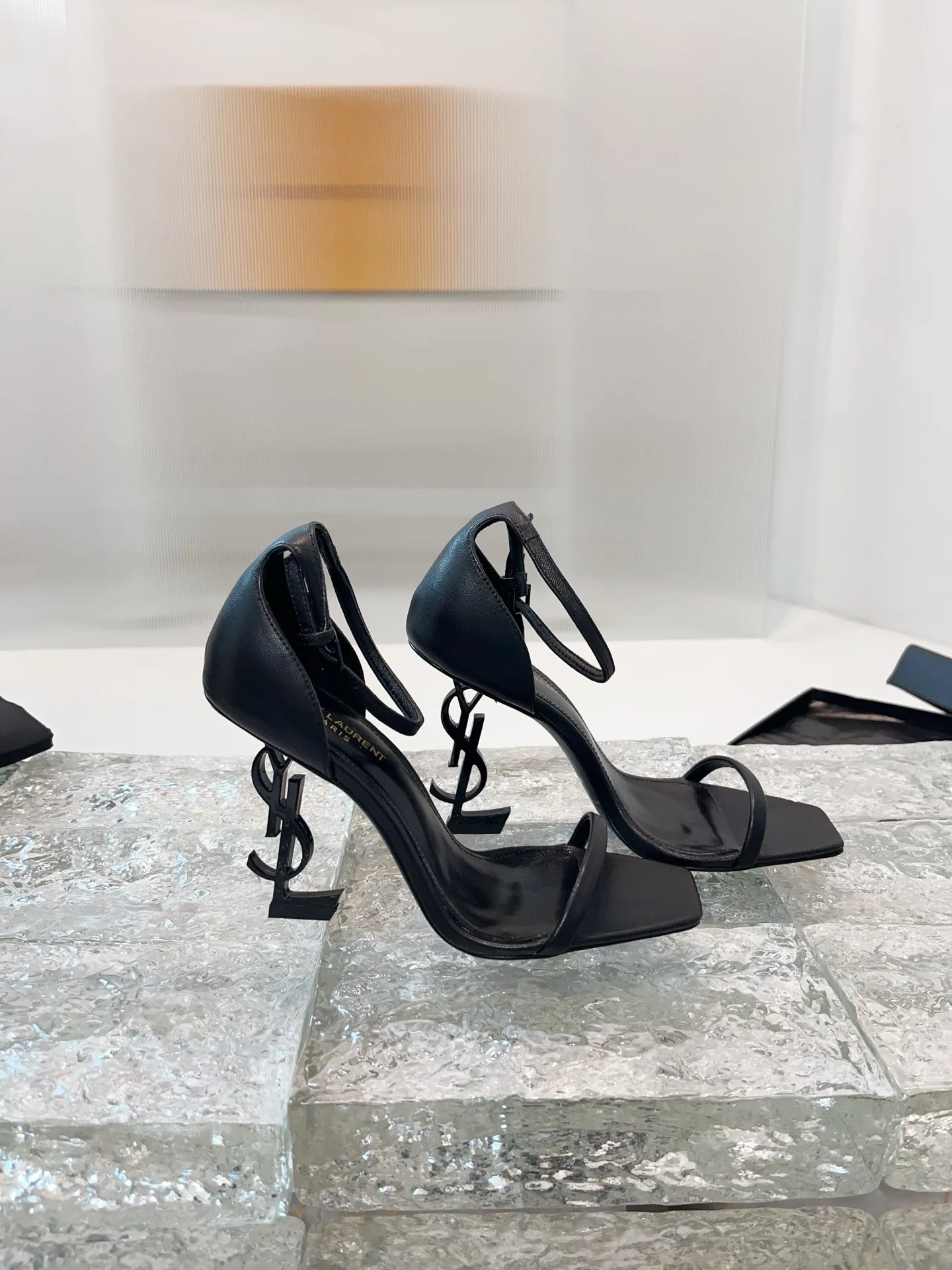 Босоножки Женские Saint Laurent 11278434