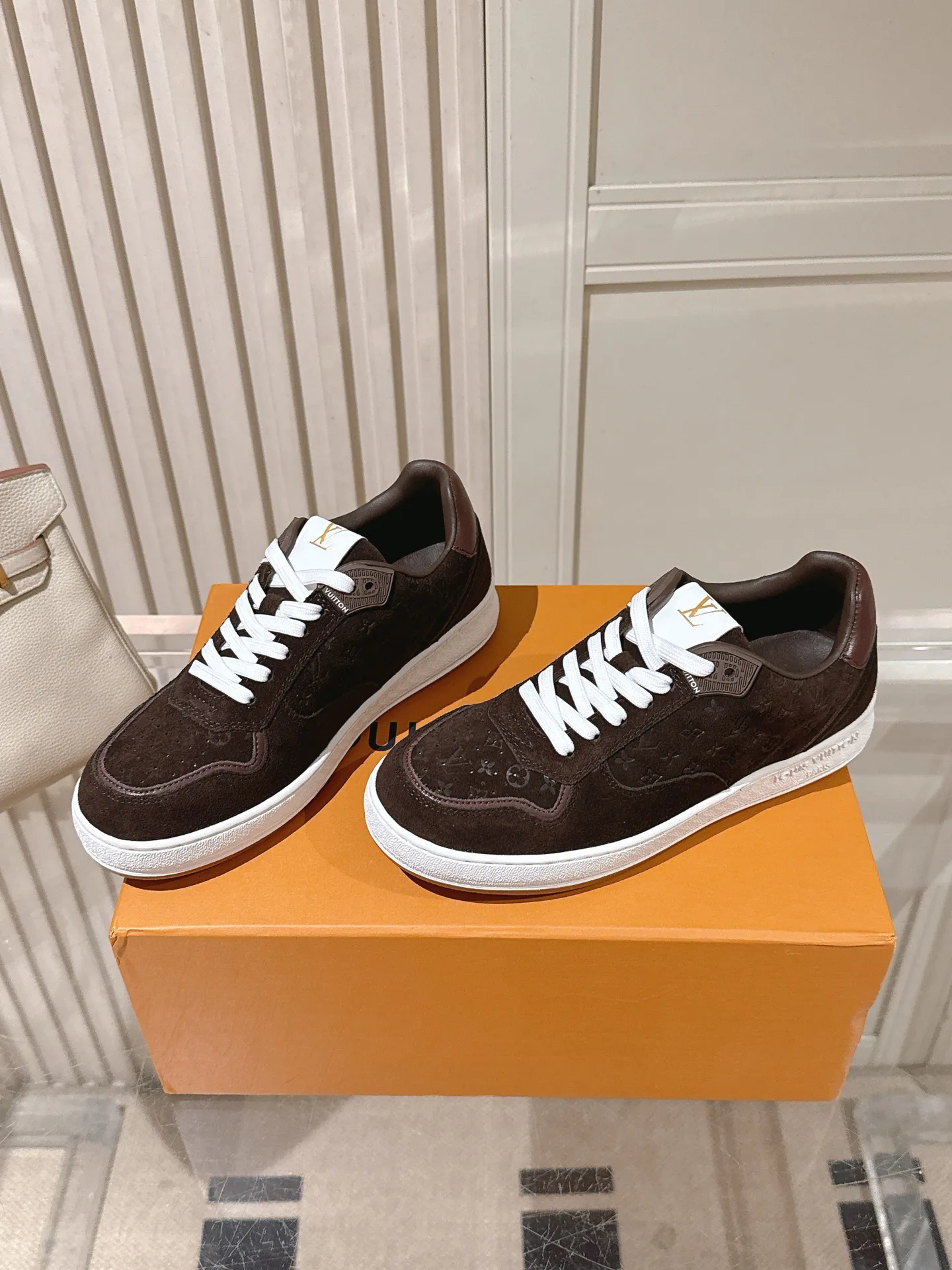 Кроссовки Женские Louis Vuitton 18260223