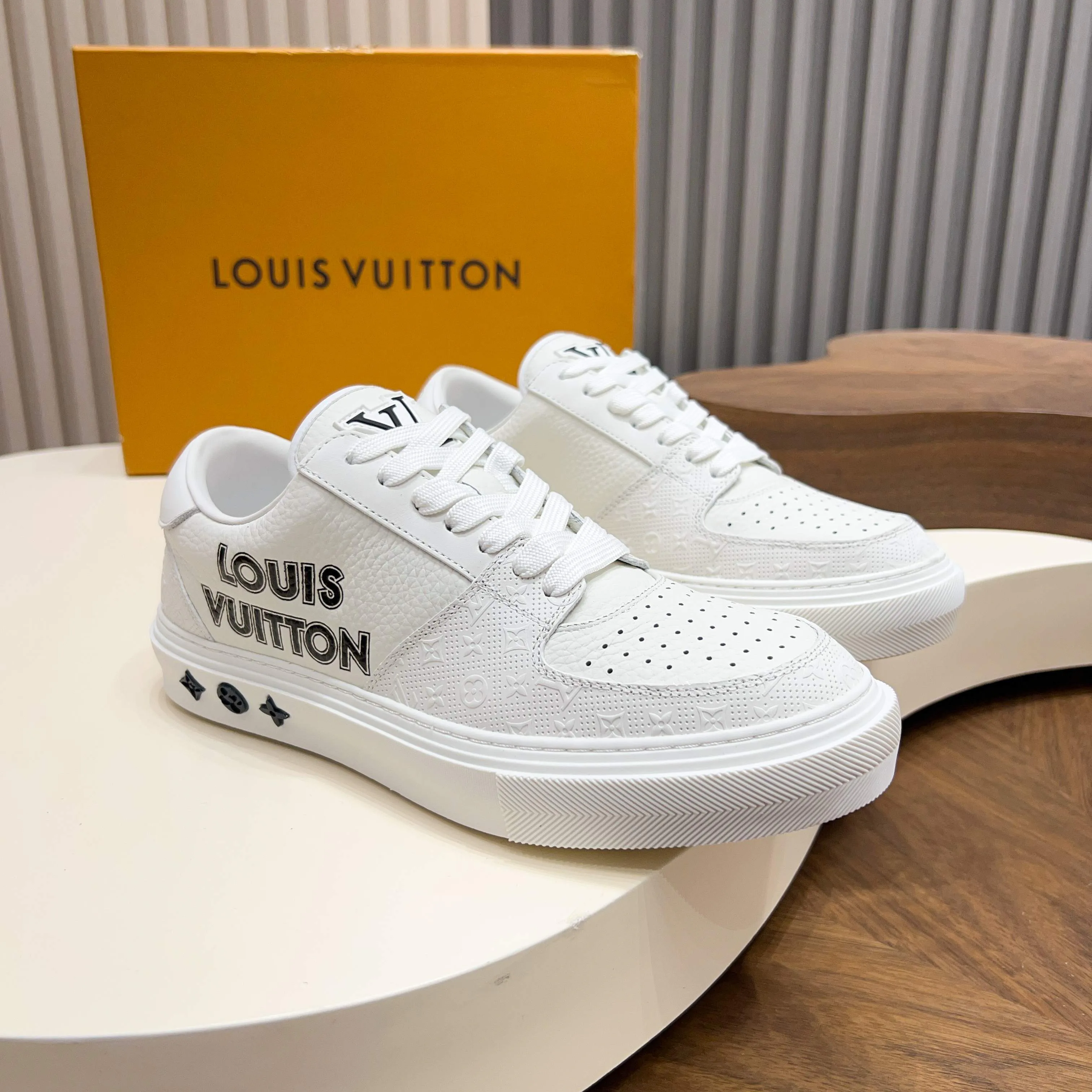 Кроссовки Мужские Louis Vuitton 17921405