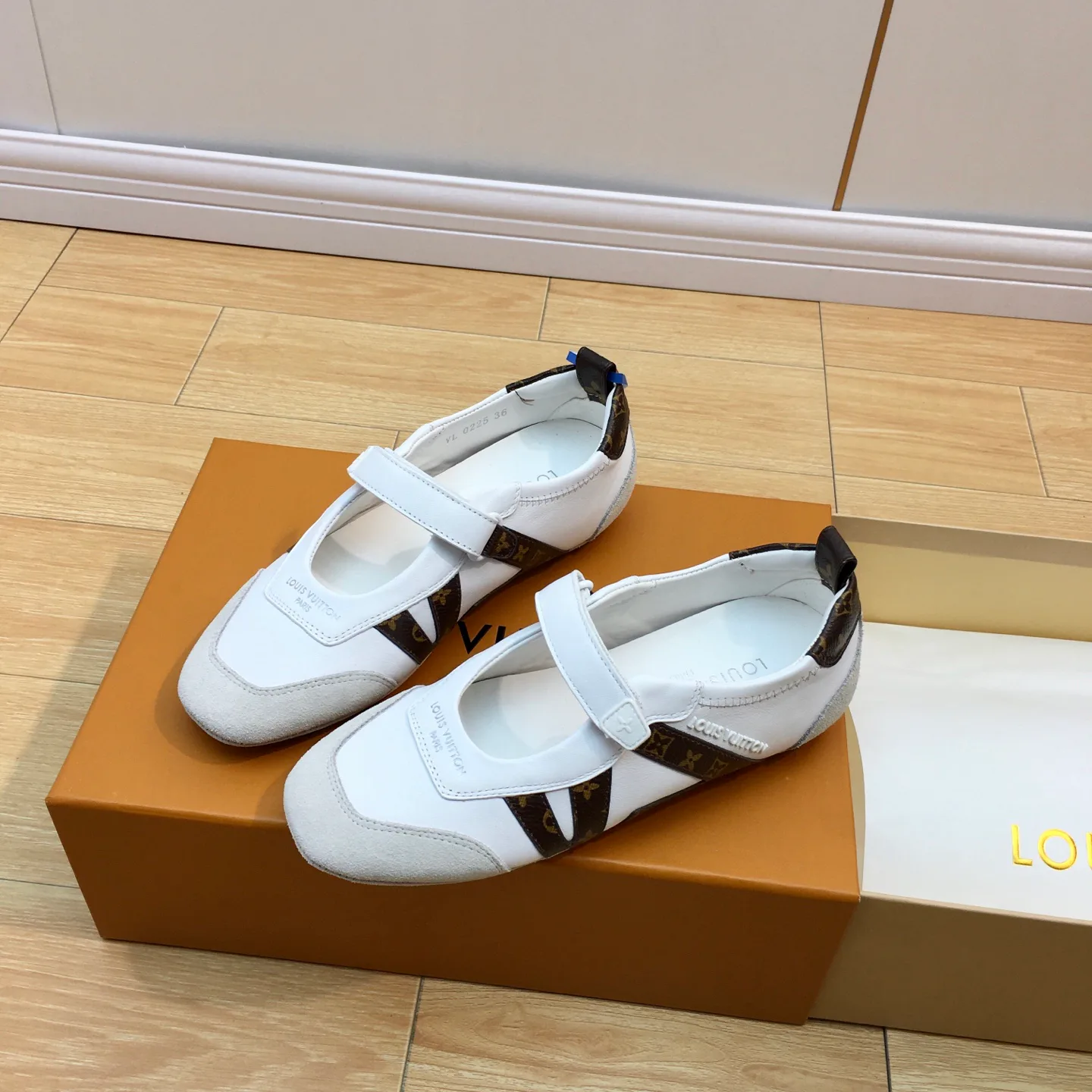 Балетки Женские Louis Vuitton 11410205