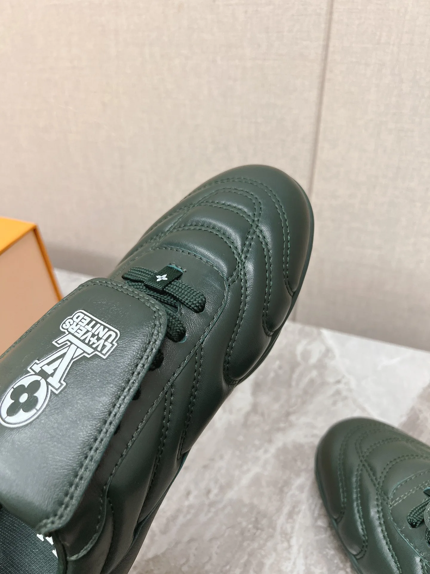 Кроссовки Женские Louis Vuitton 22145