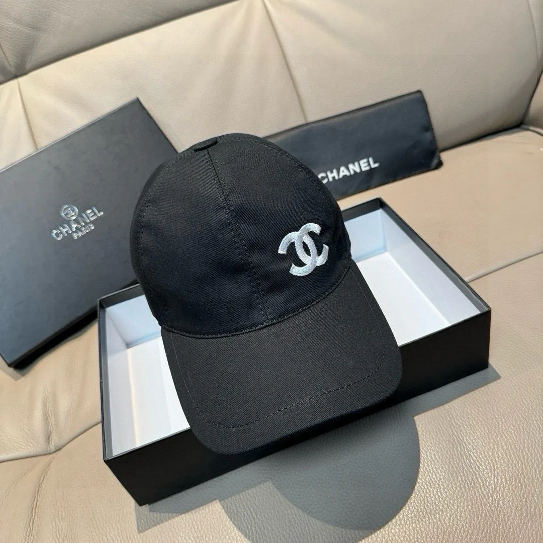 Головные Уборы Chanel 17604829