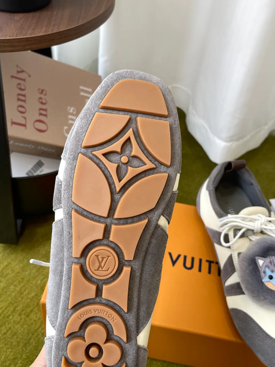 Кроссовки Женские Louis Vuitton 18121034