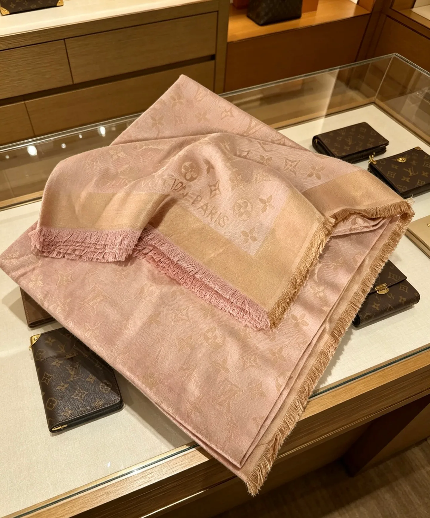 Шарфы Louis Vuitton 15150444