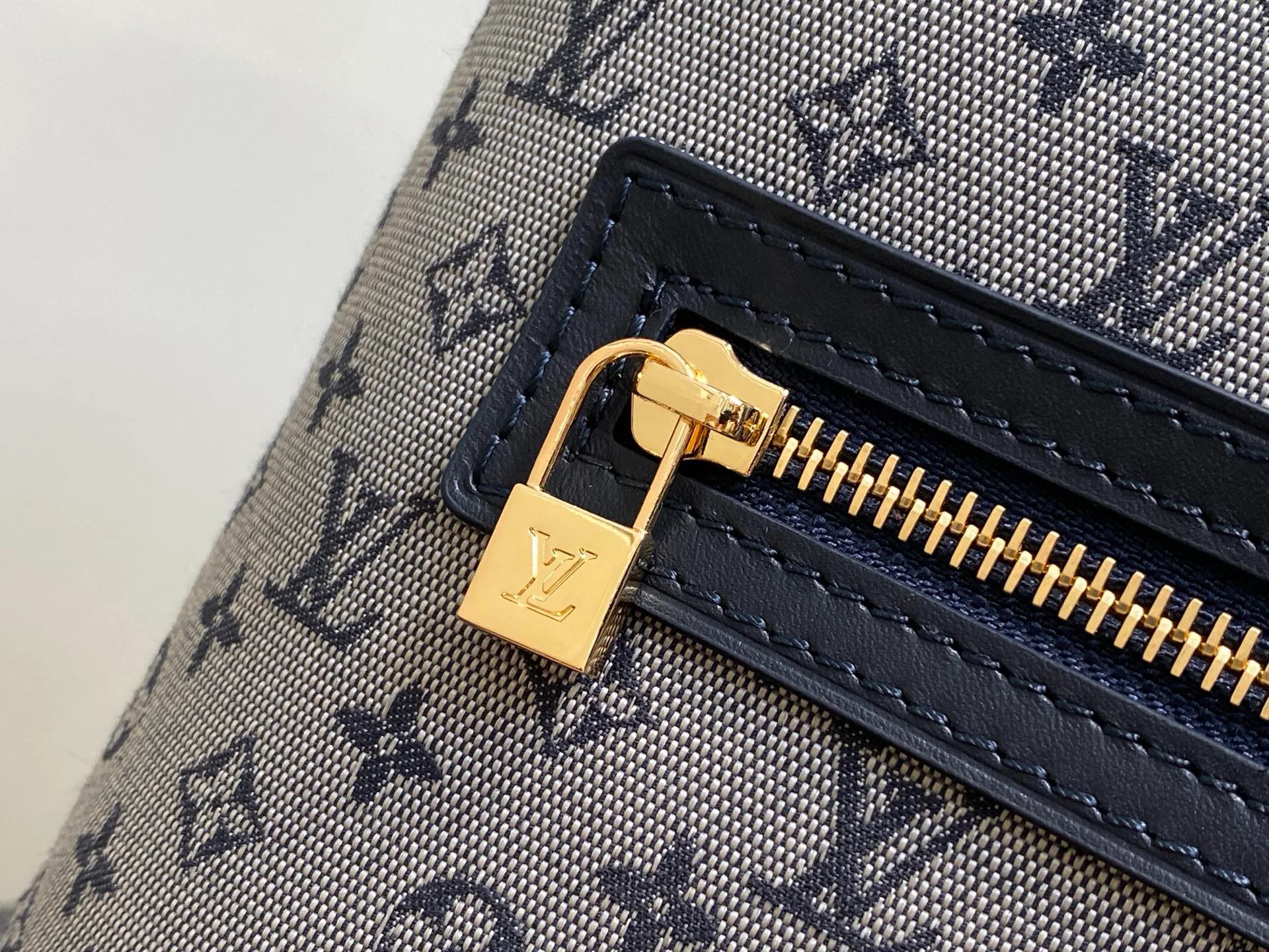 Классические Сумки Женские Louis Vuitton 17499399
