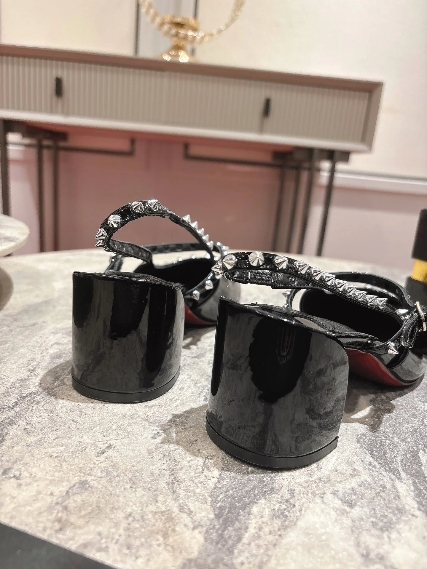 Туфли Женские Christian Louboutin 16831028
