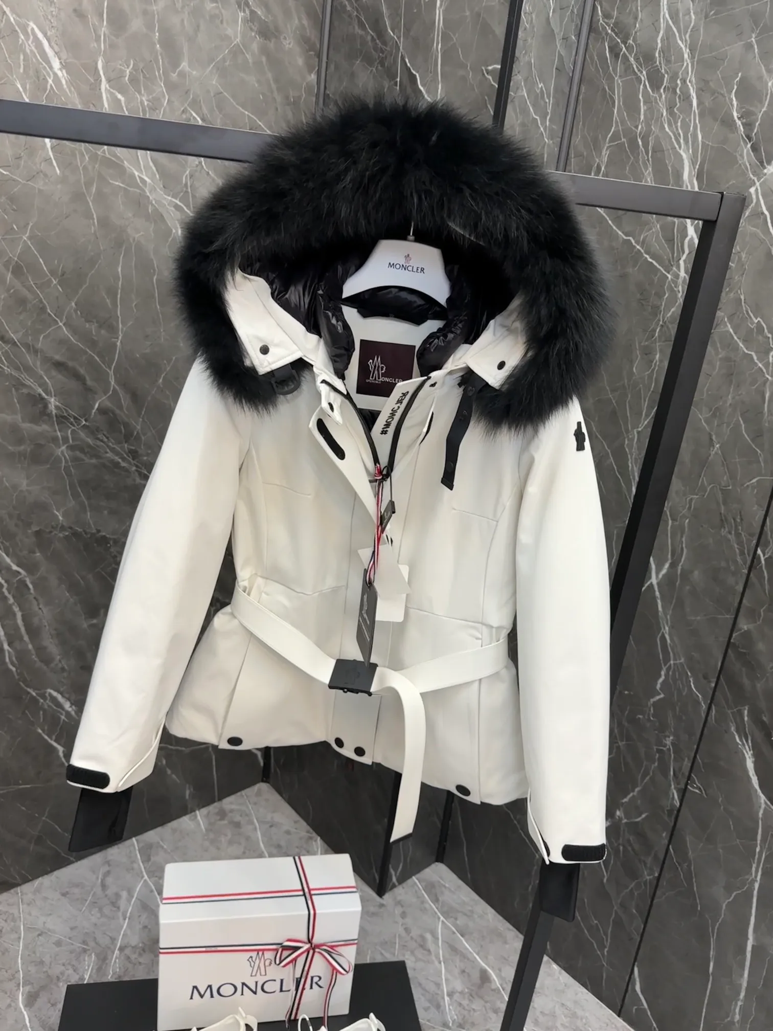 Куртки И Пуховики Женские Moncler 18600094
