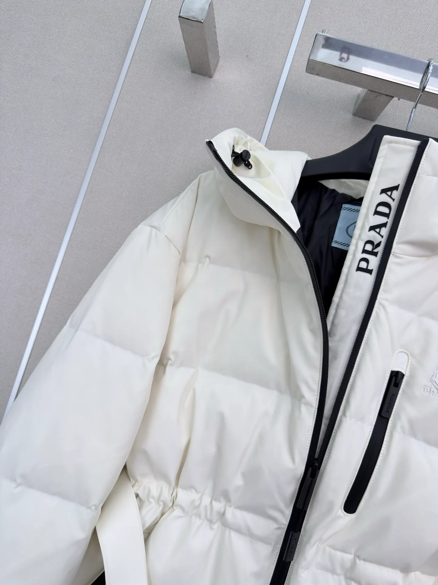 Куртки И Пуховики Женские Prada 18185833