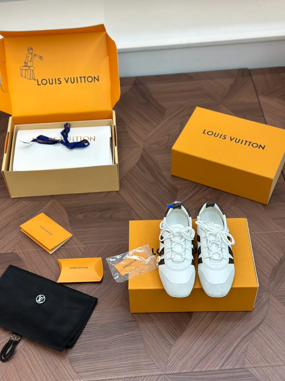 Кроссовки Женские Louis Vuitton 19480029