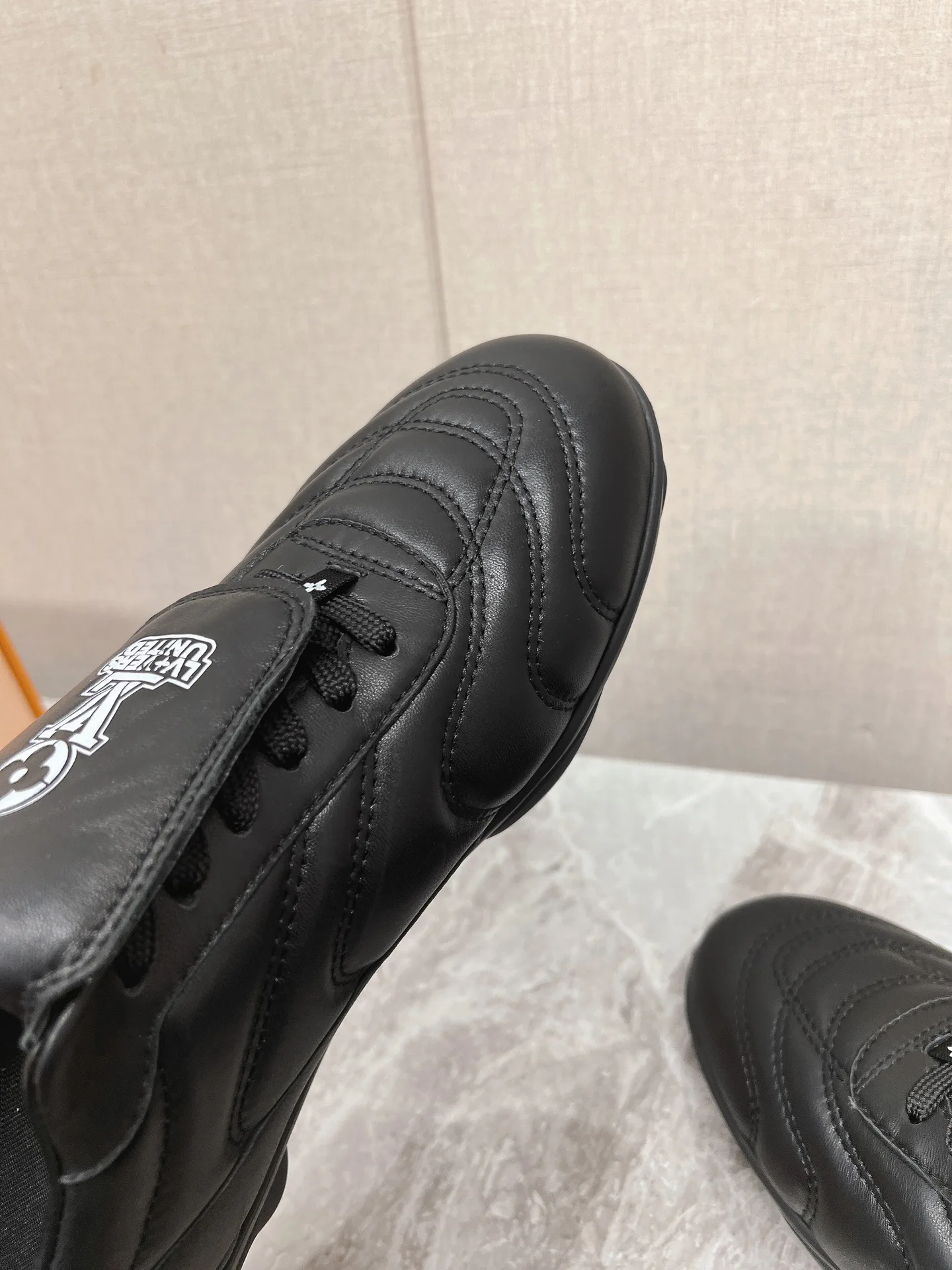 Кроссовки Женские Louis Vuitton 22142