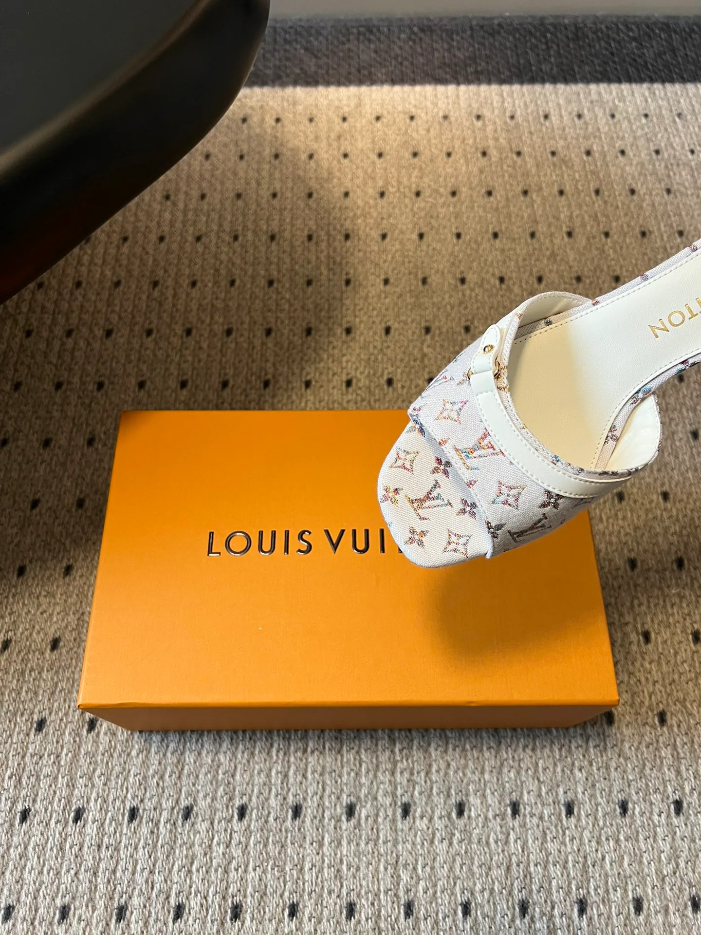 Босоножки Женские Louis Vuitton 11755093