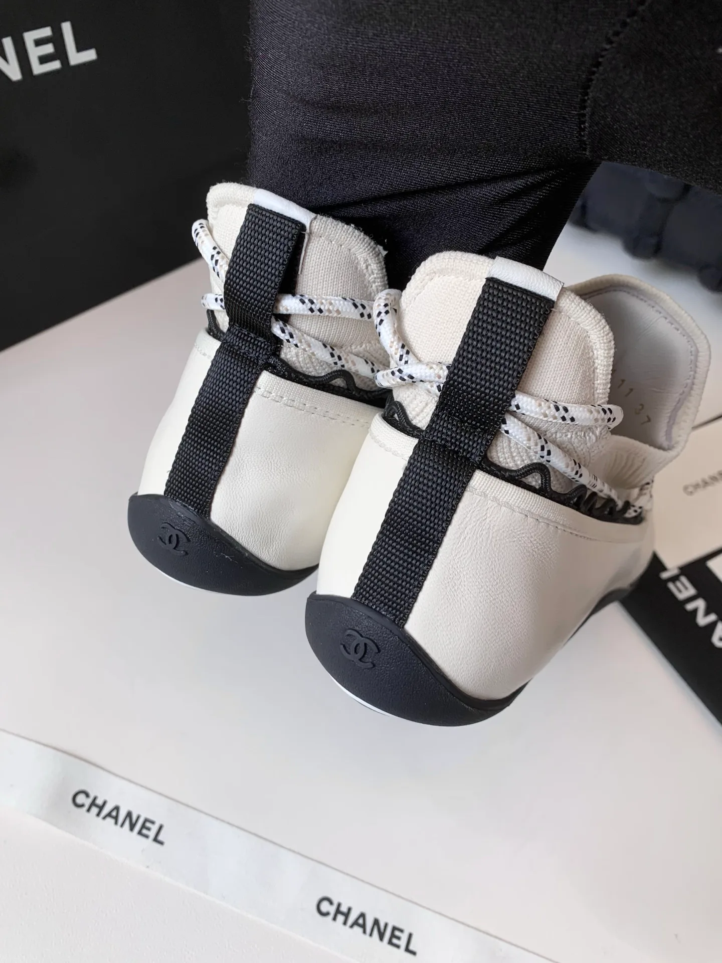 Кроссовки Женские Chanel 17989879
