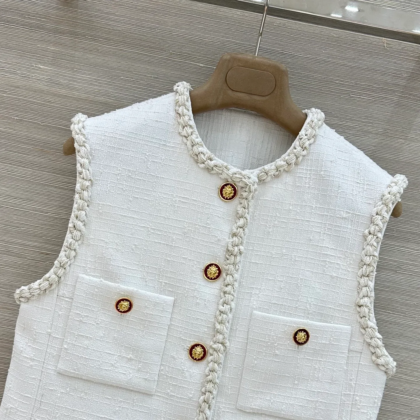 Жилеты Женские Chanel 18027444