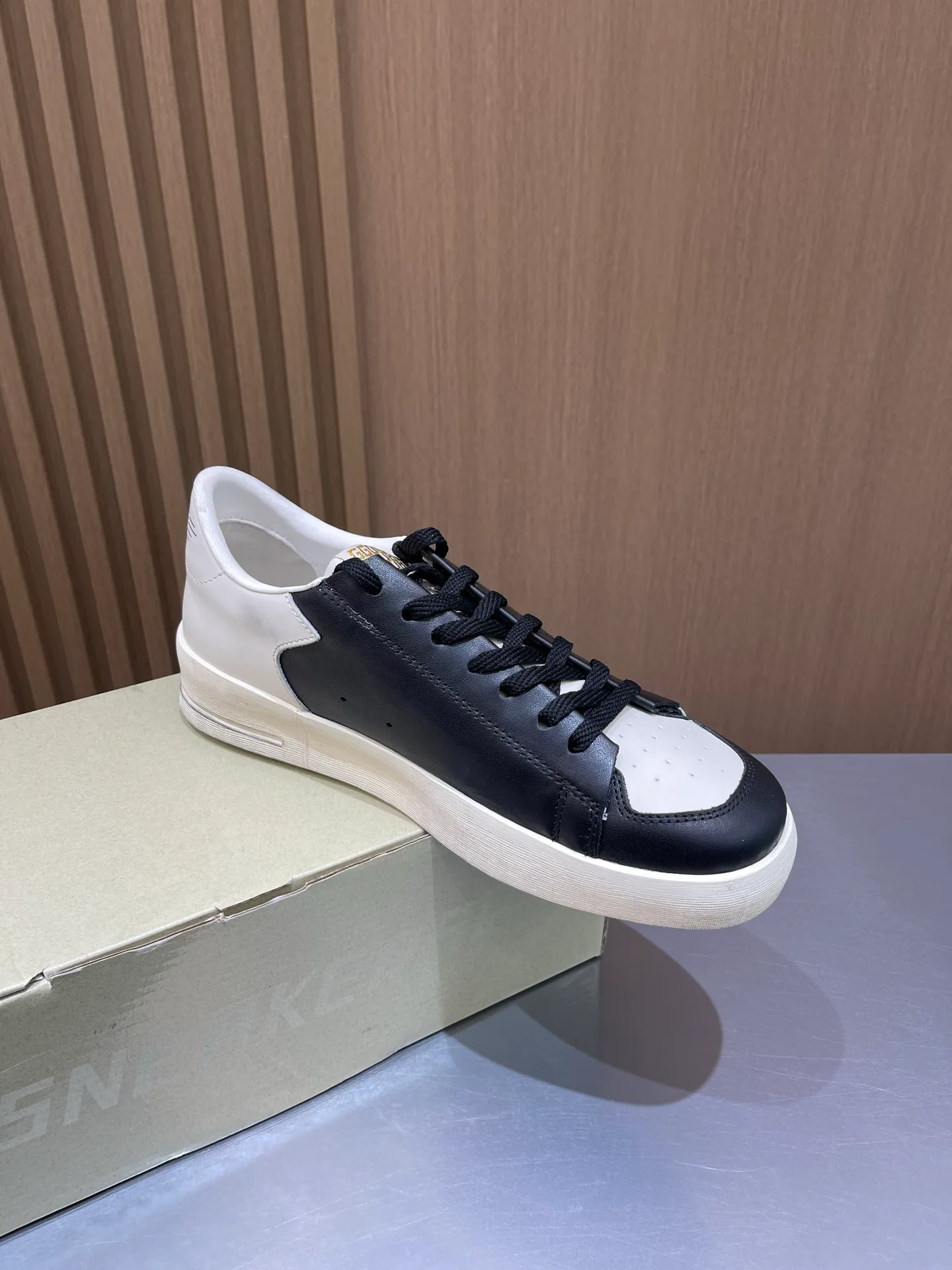 Кроссовки Женские Golden Goose 19466426