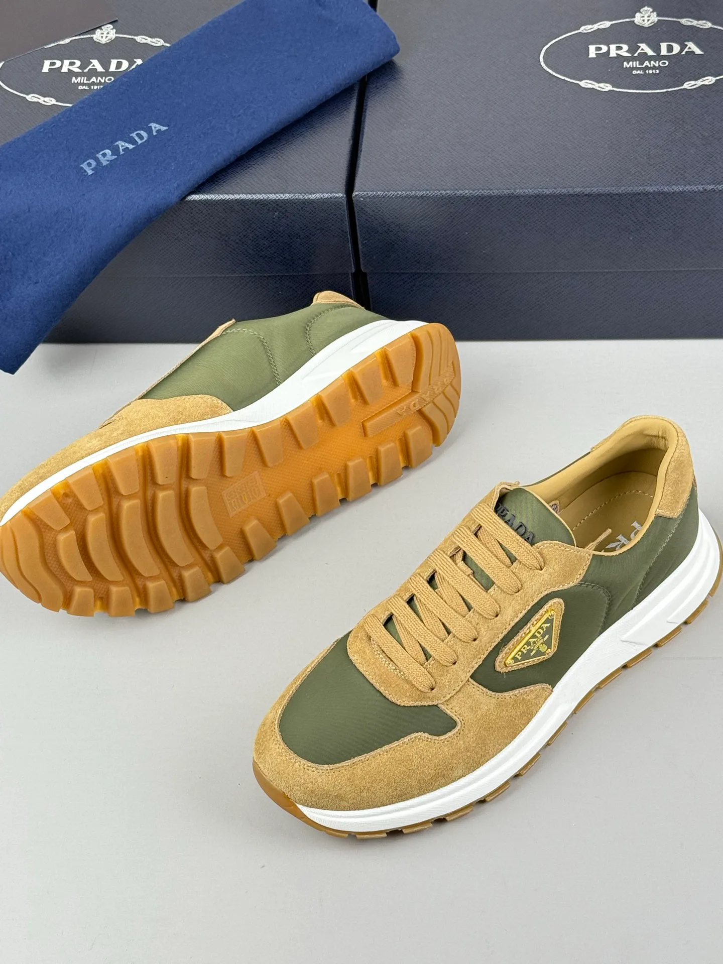 Кроссовки Мужские Prada 25179