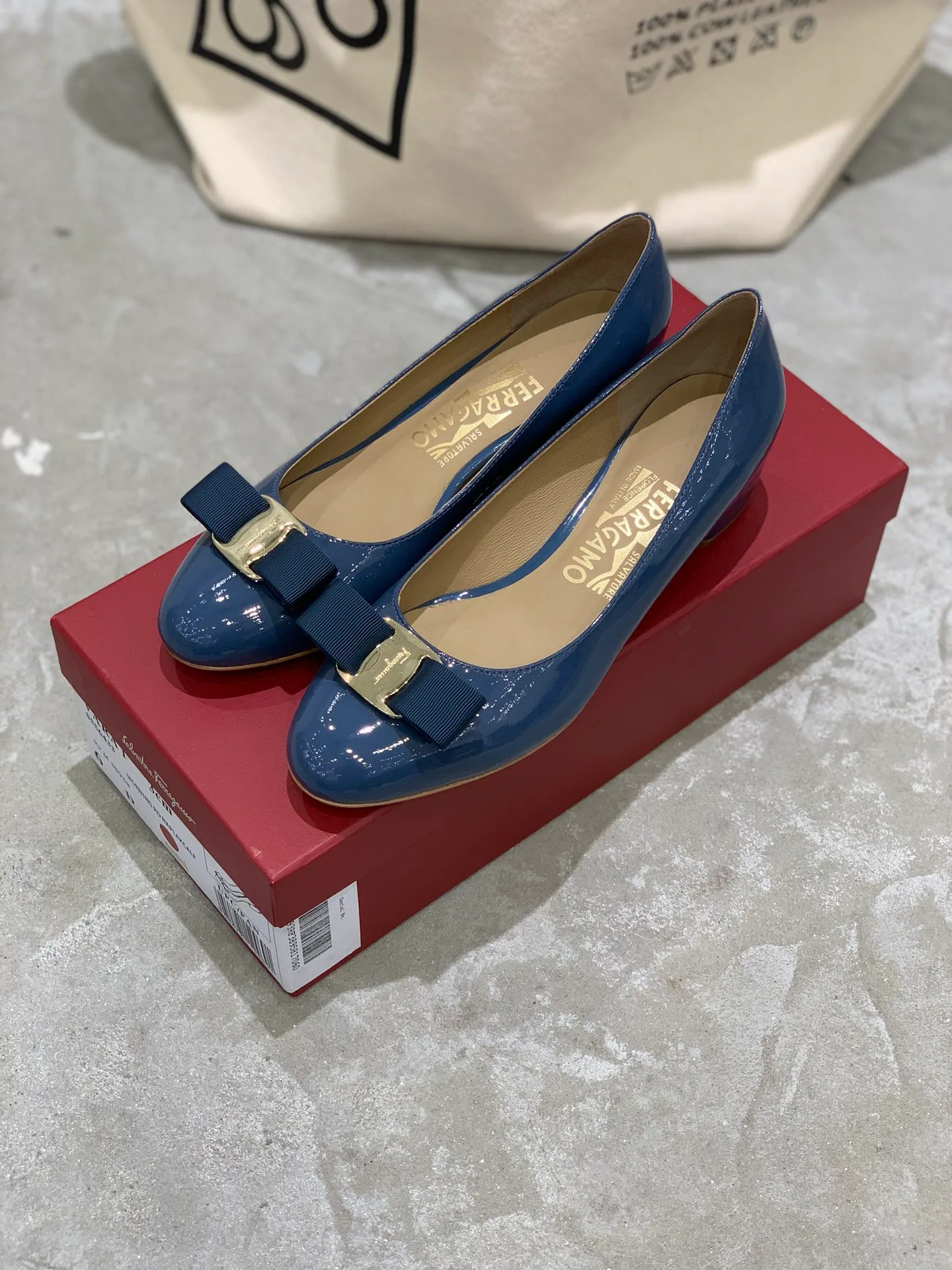 Балетки Женские Salvatore Ferragamo 18340662