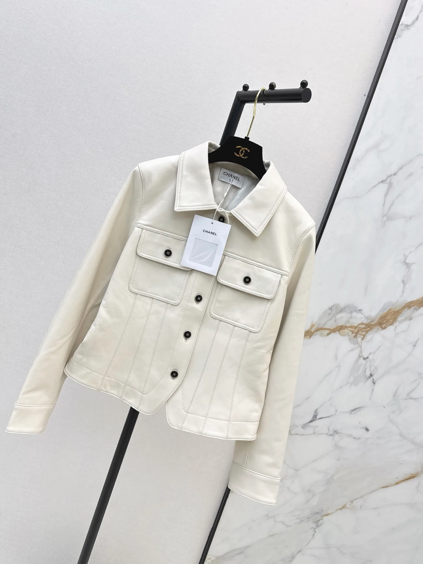 Кожаные Куртки И Дублёнки Женские Chanel 18173022