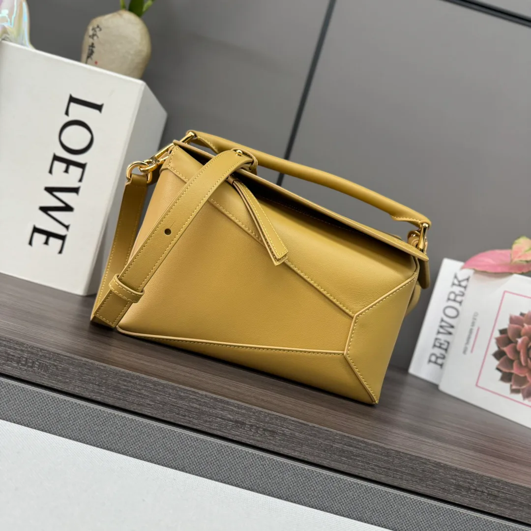 Классические Сумки Женские Loewe 11674669