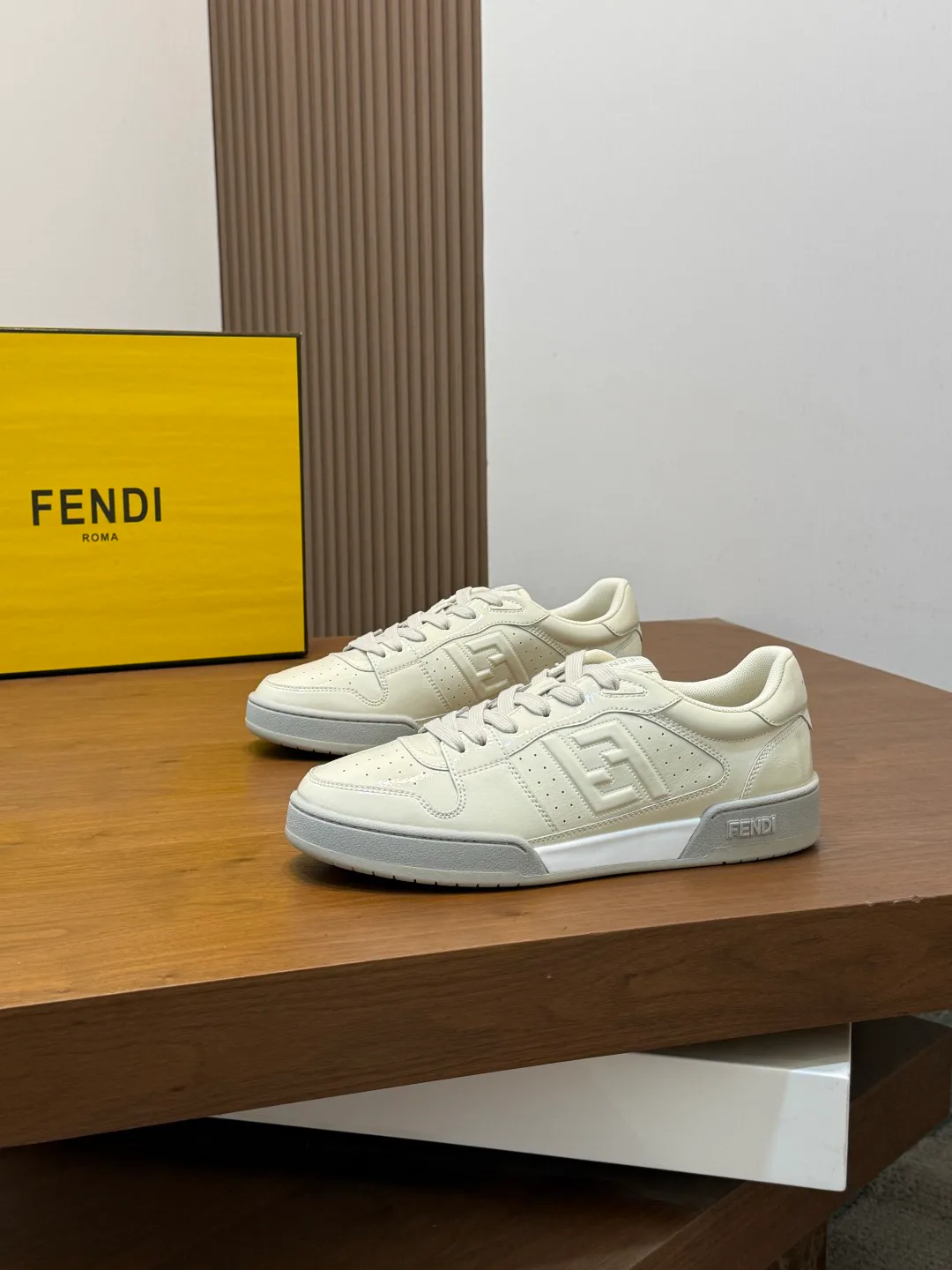Кроссовки Женские Fendi 18716117