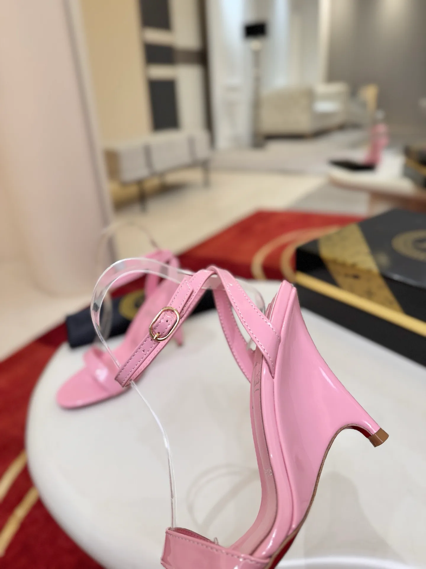 Босоножки Женские Christian Louboutin 18477545