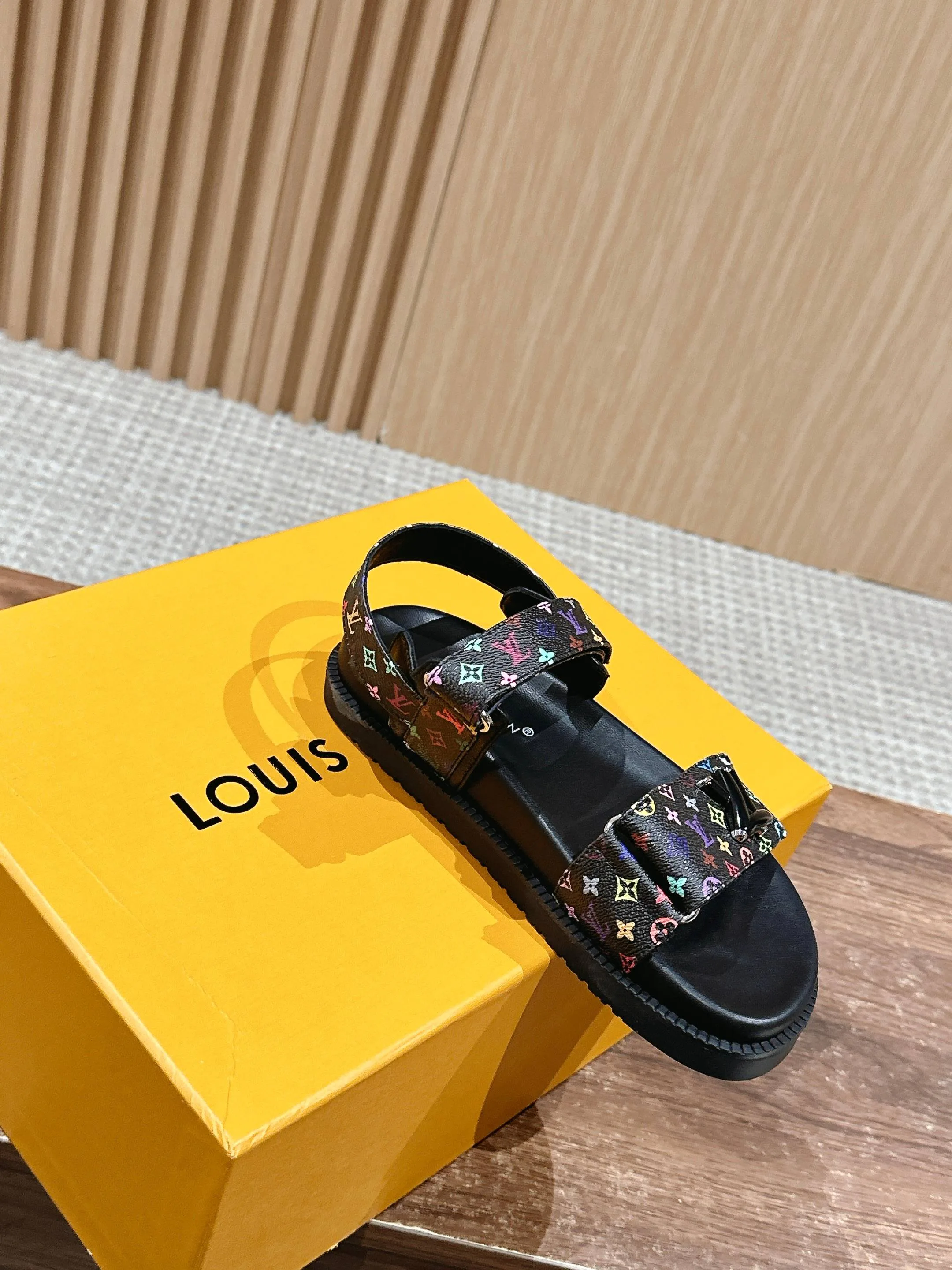 Сандалии Женские Louis Vuitton 29904