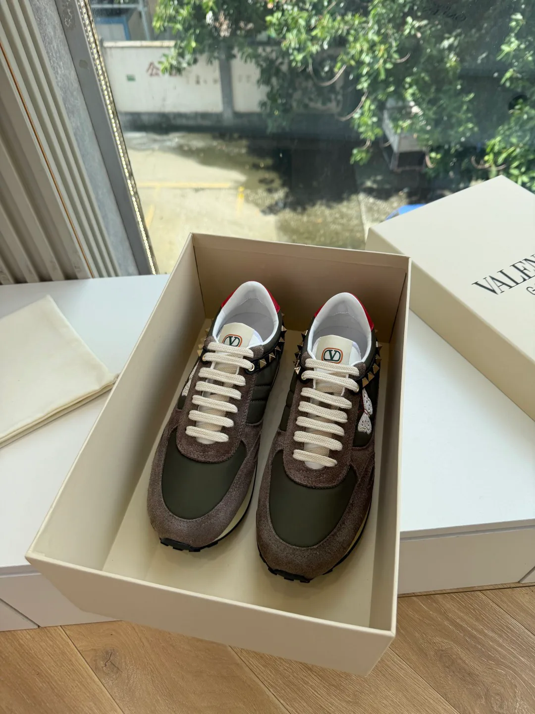 Кроссовки Женские Valentino 18053446