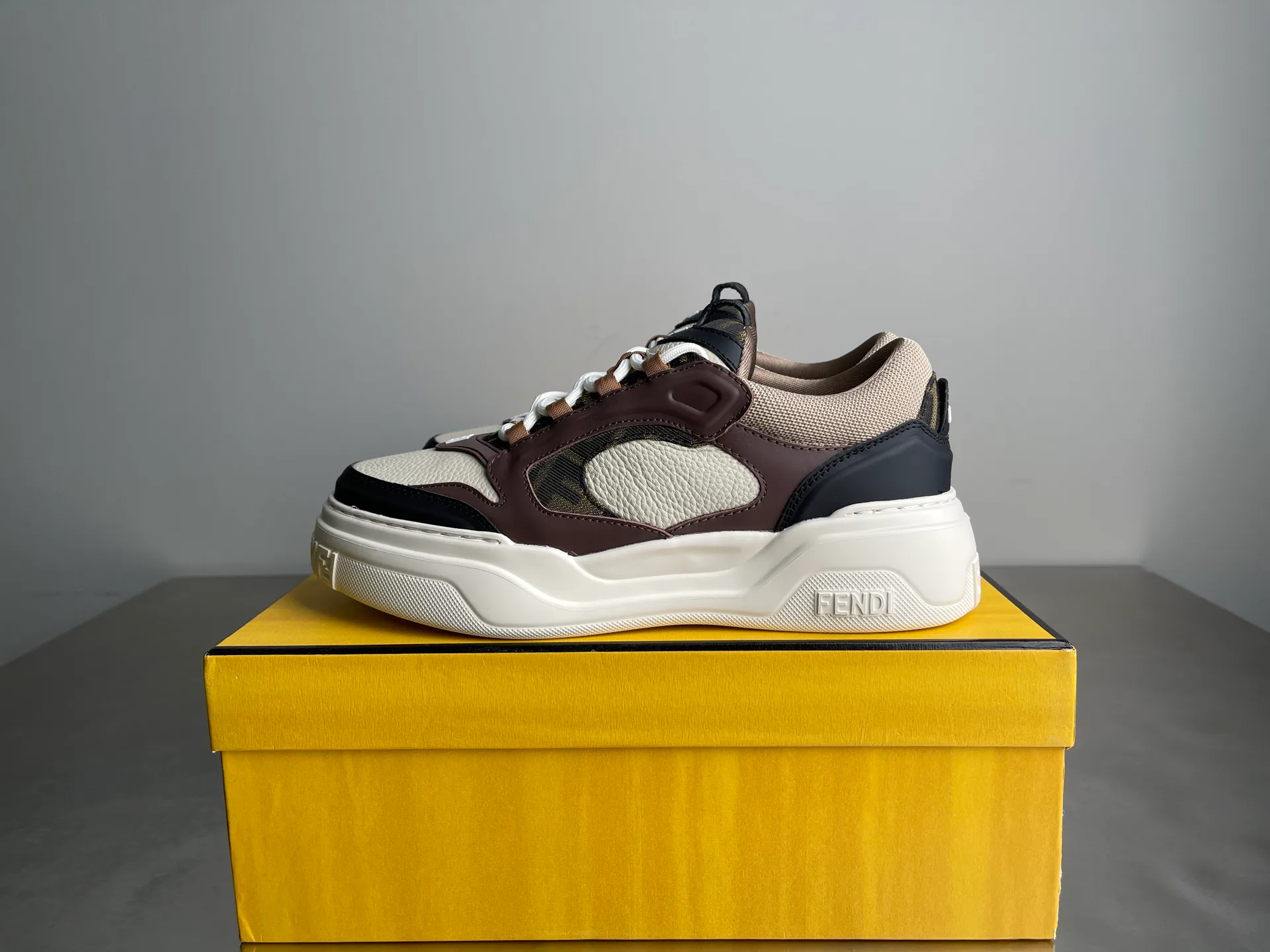 Кроссовки Мужские Fendi 9464408