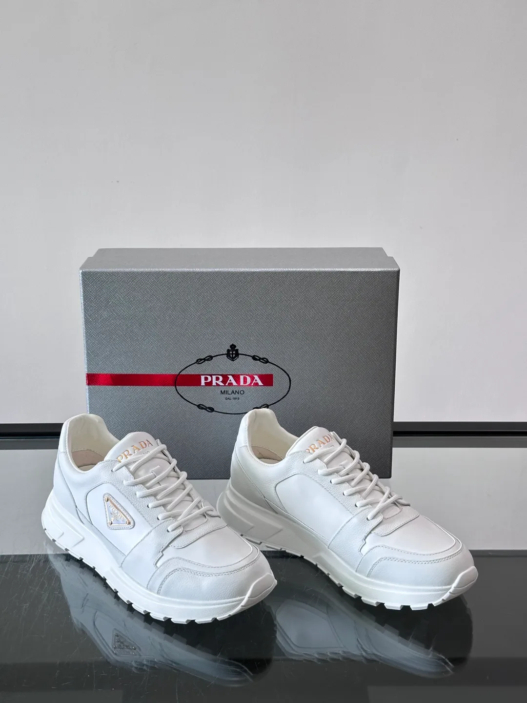 Кроссовки Женские Prada 18102658
