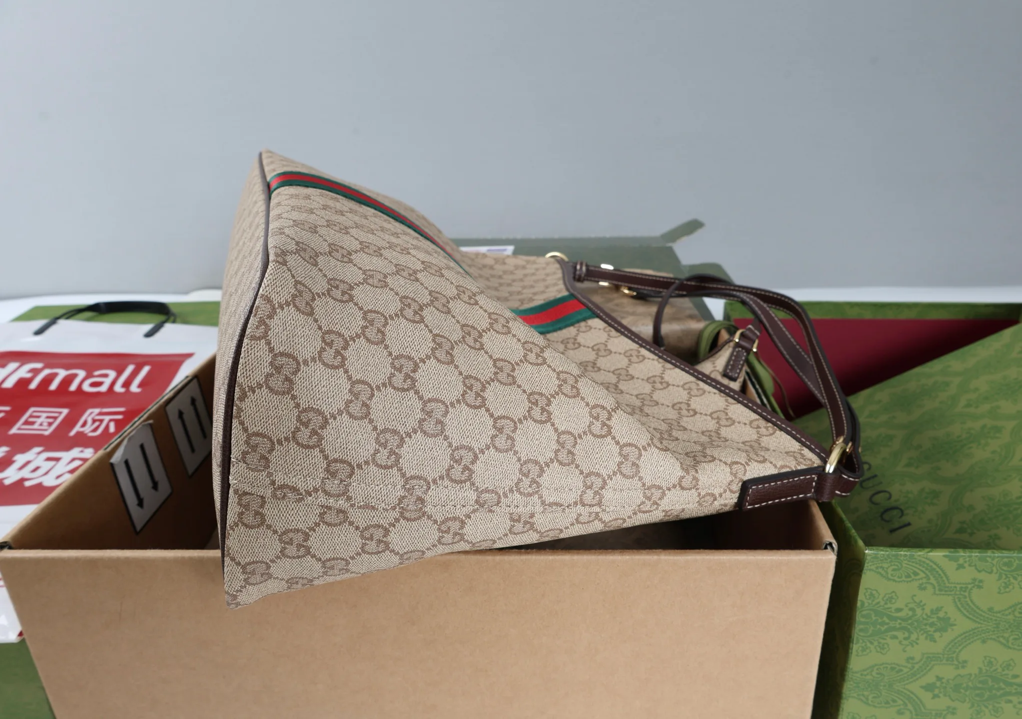 Классические Сумки Женские Gucci 18250600