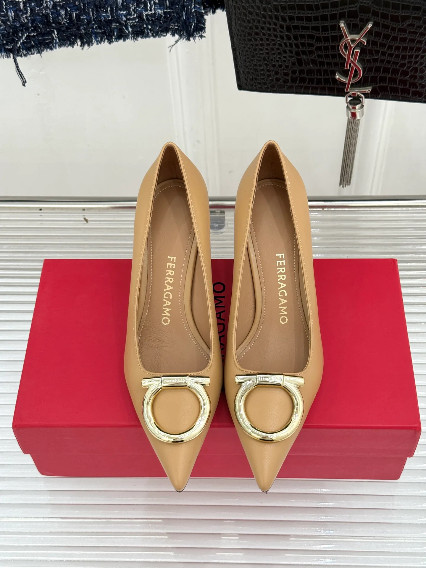 Туфли Женские Salvatore Ferragamo 18104109